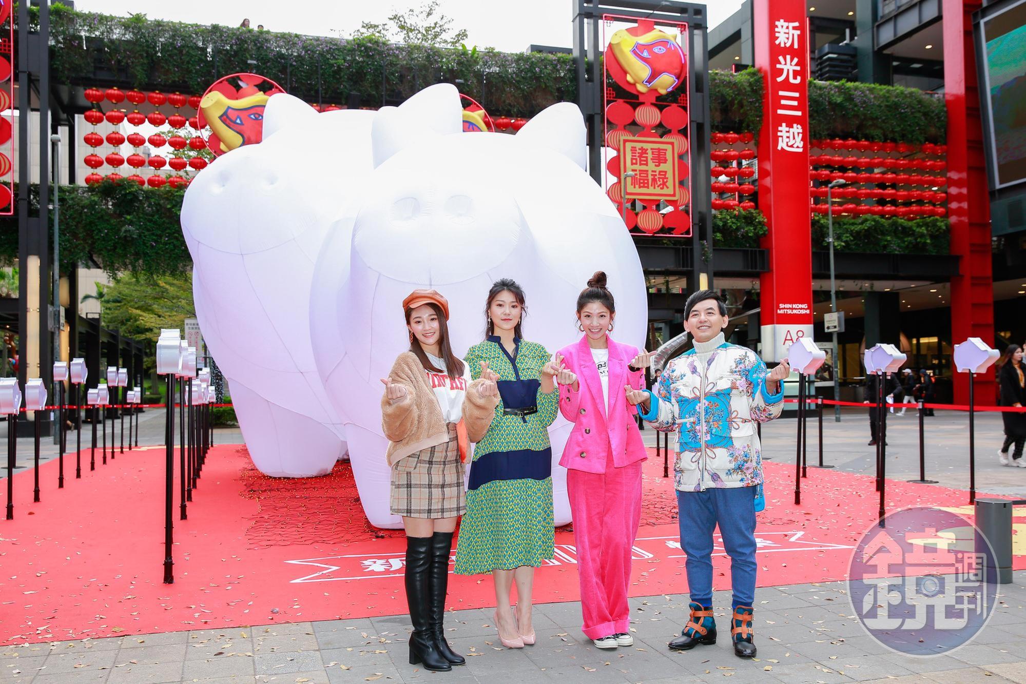 張文綺(左起)、曹雅雯及李千那現身點燈儀式力挺黃子佼。