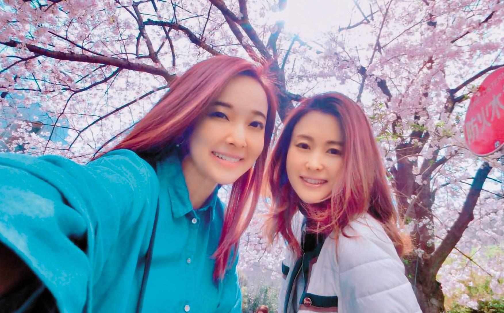 愛紗和麻衣從選秀節目組團出道，兩人有十多年好交情，不料接連走上婚變命運。（翻攝自愛紗臉書）