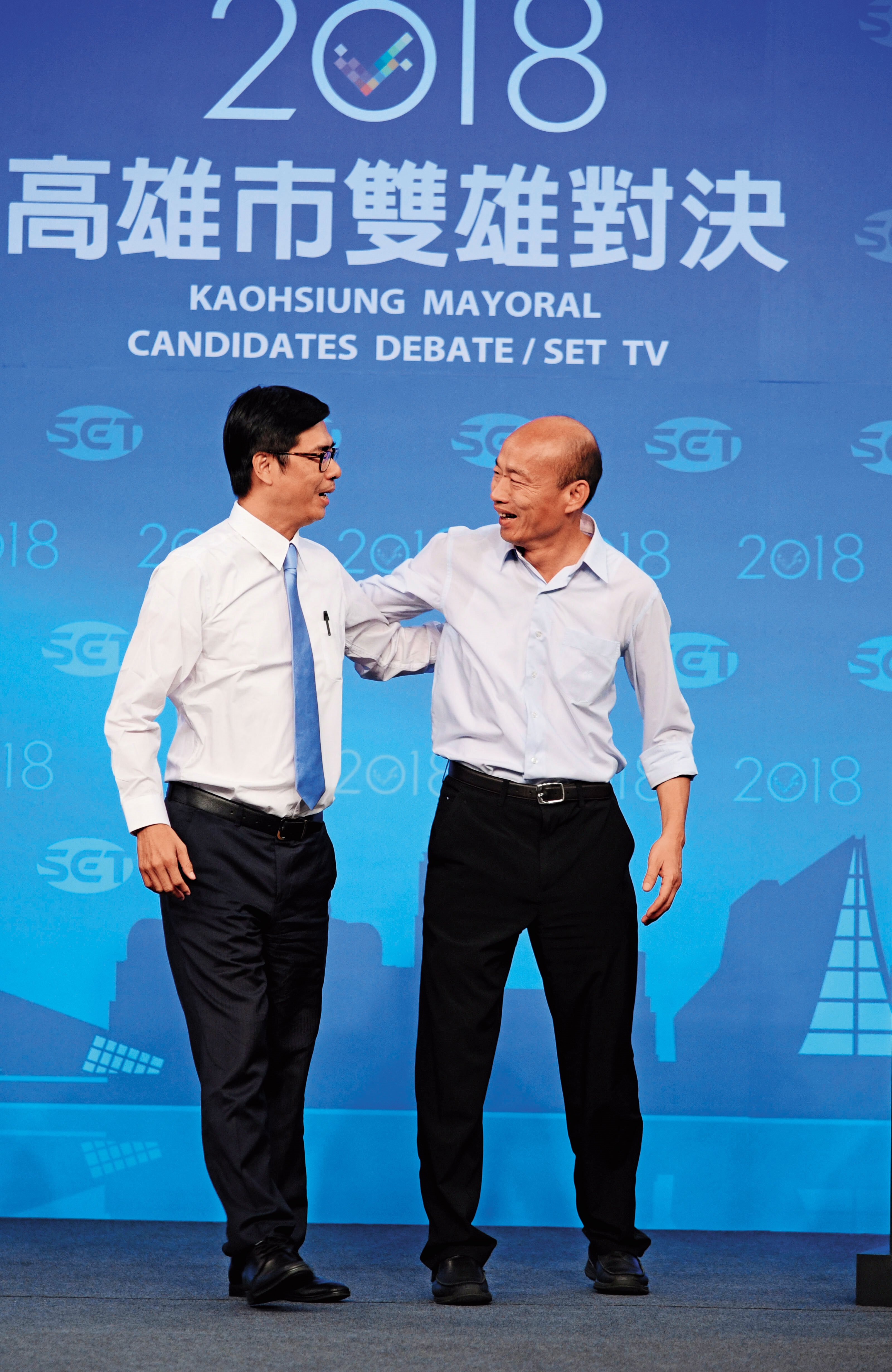 前對手陳其邁(左)如今成為行政院副院長,韓國瑜(右)與陳其邁互動備受關注。(三立提供)