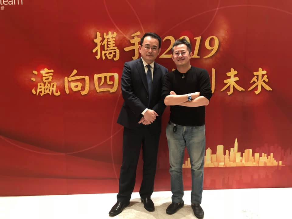 陸元琪新歡呂元鐘（右），37歲，唸過台大資工系的他，除了網路創業有成，履歷列出來一排也頗為可觀。（翻攝自呂元鐘臉書）