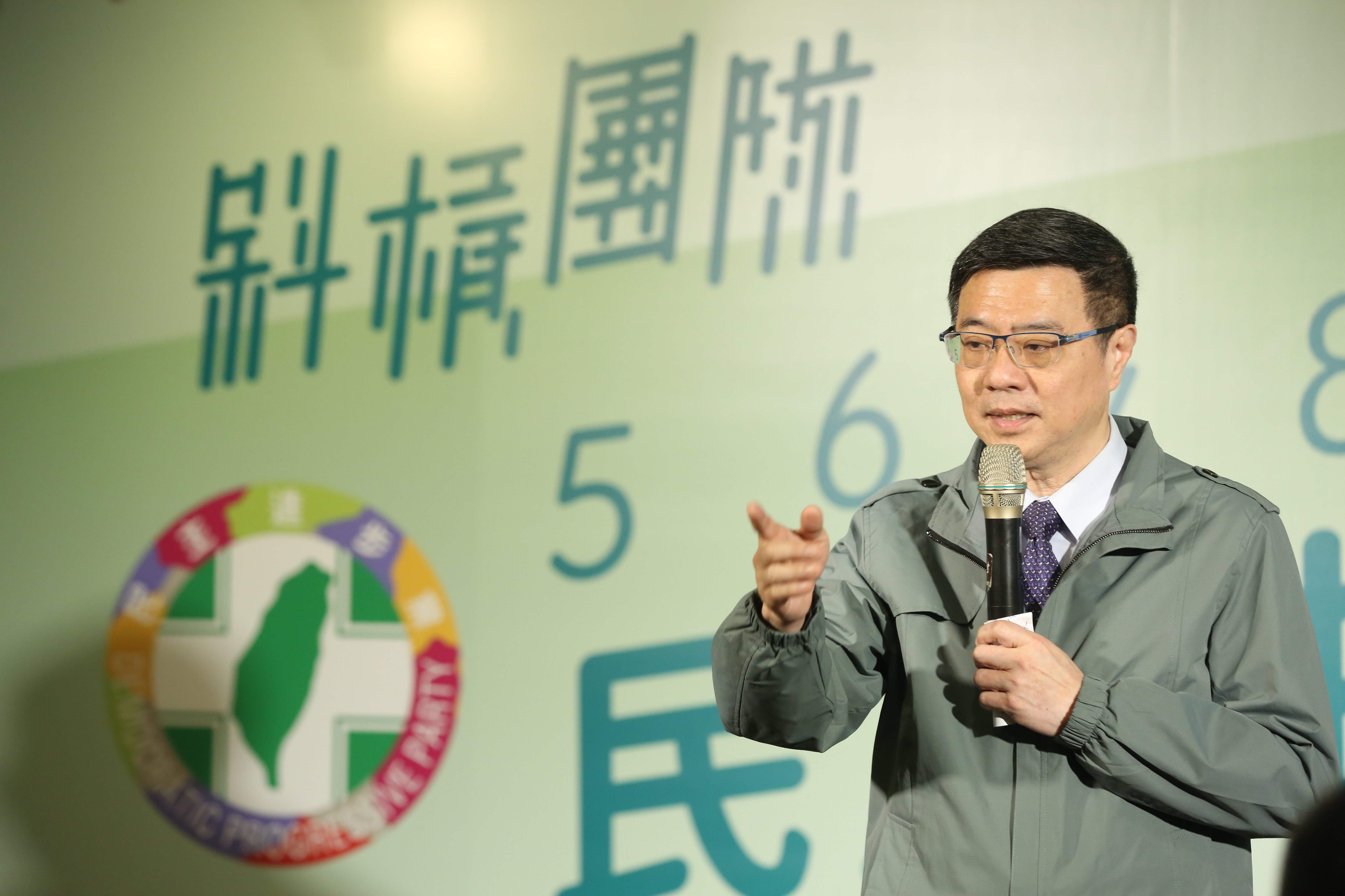 民進黨主席卓榮泰希望民進黨再撐起台灣的一片天。