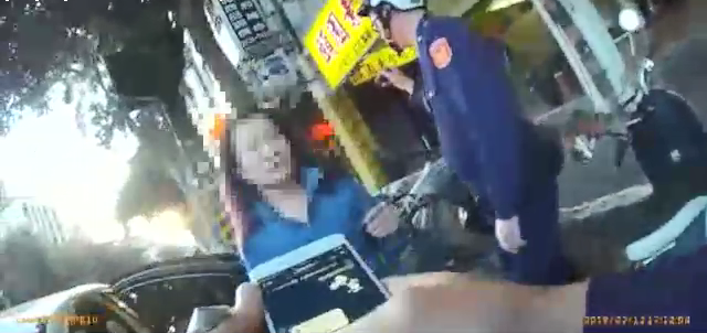 嚴姓主嫌逕自落跑，留下袁姓母親。（警方提供）