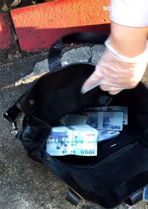 警方尋回遭黑吃黑的350萬元。（警方提供）