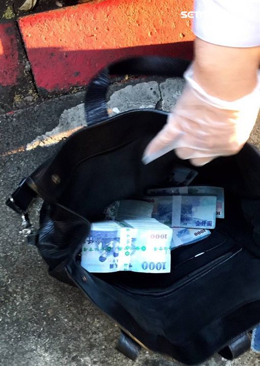 警方尋回遭黑吃黑的350萬元。(警方提供)