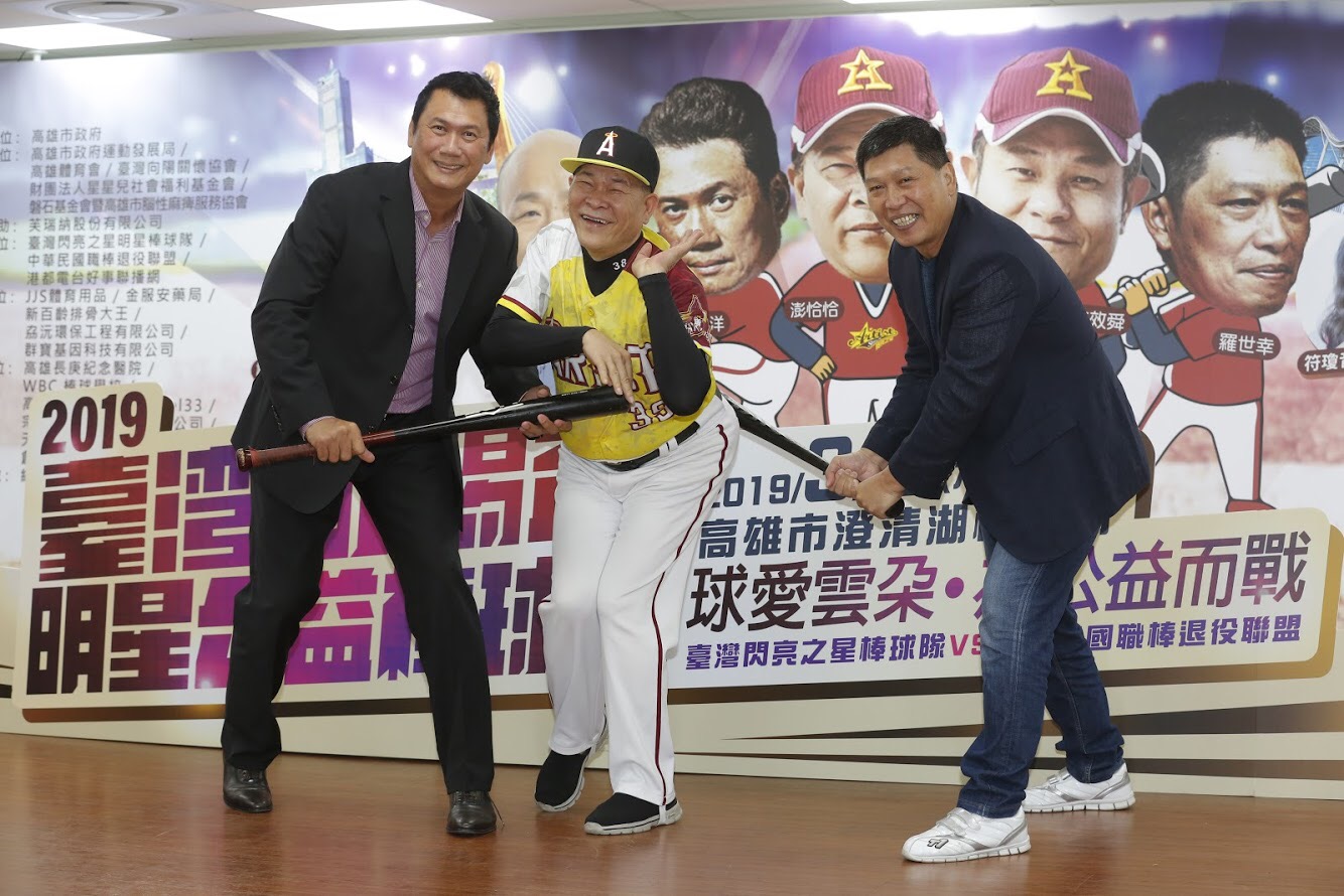黃平洋（左）今天也難得現身活動現場。
