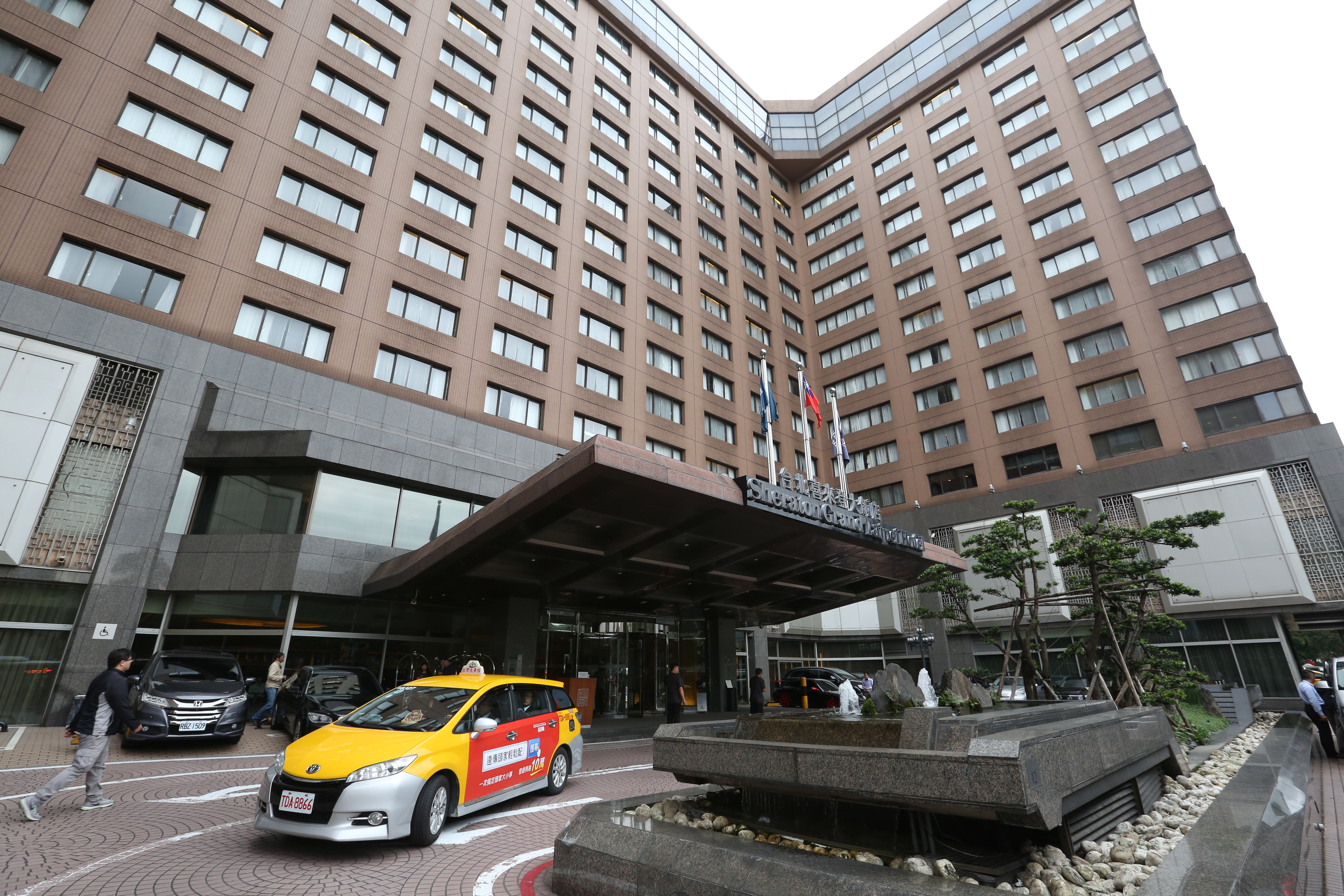 持有喜來登飯店、西門大樓和中華大樓的國泰一號，去年股價漲幅達14％。