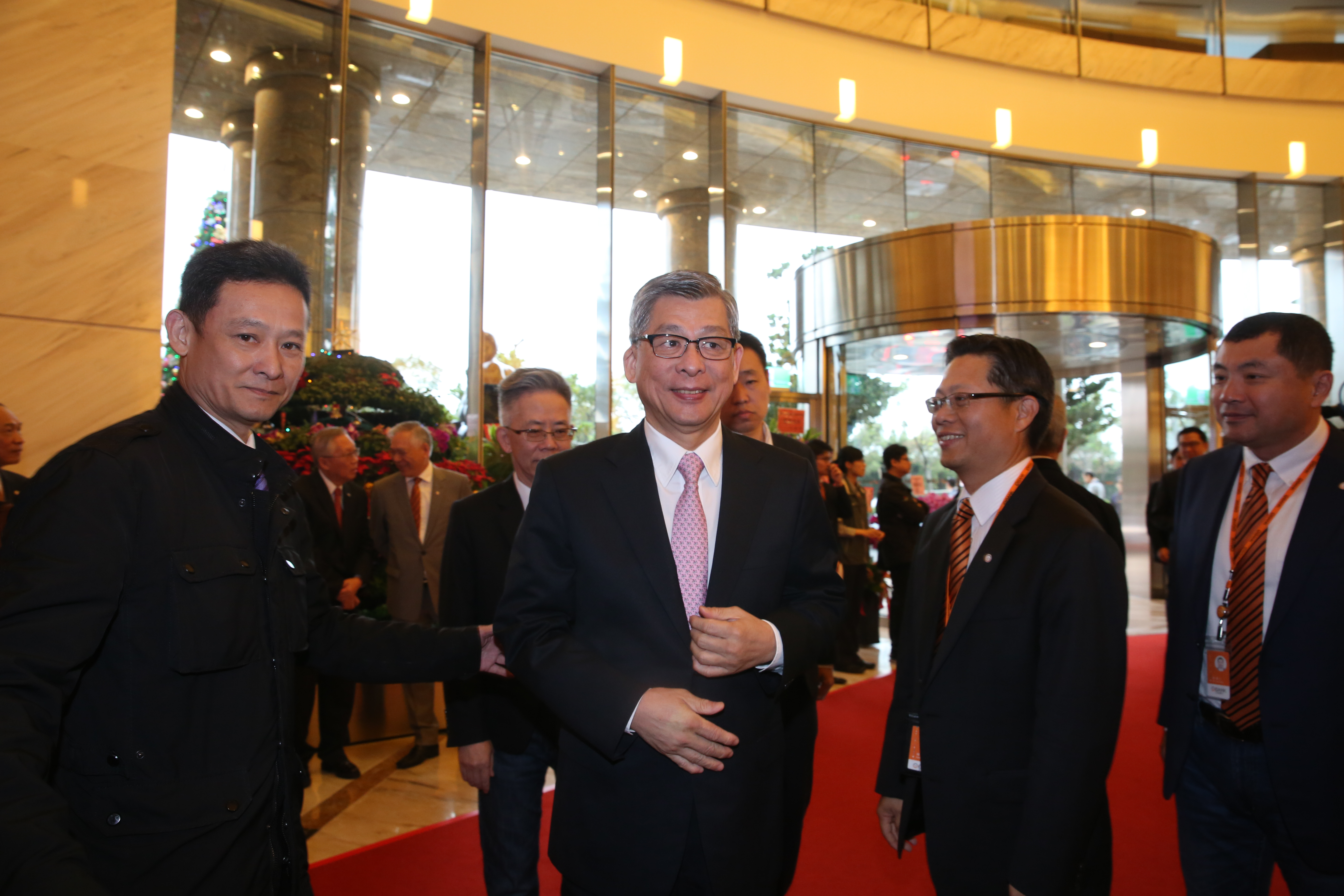 國泰金控董事長蔡宏圖旗下3棟大樓組成的國泰一號，去年通過台北中華大樓都更案，創下國內REITs都更首例。