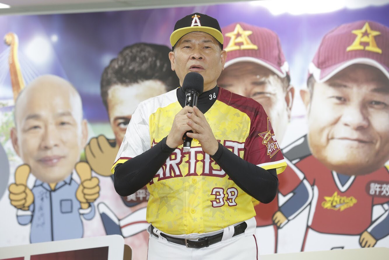 澎恰恰今表示將會與許效舜代言高雄九月份的觀光大使。