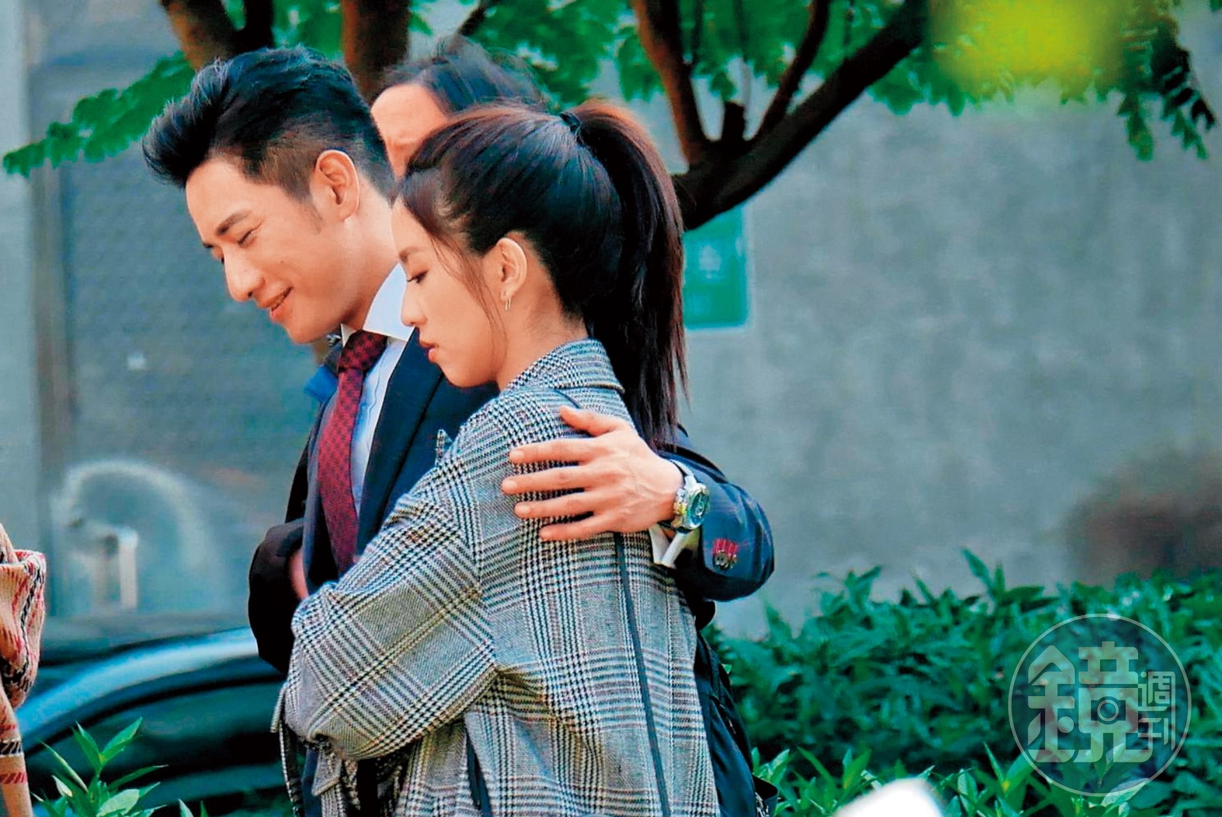 之前本刊就曾拍到周曉涵（右）跟周孝安在拍戲時的互動非常親暱，原來他們根本就是前任的男女朋友。