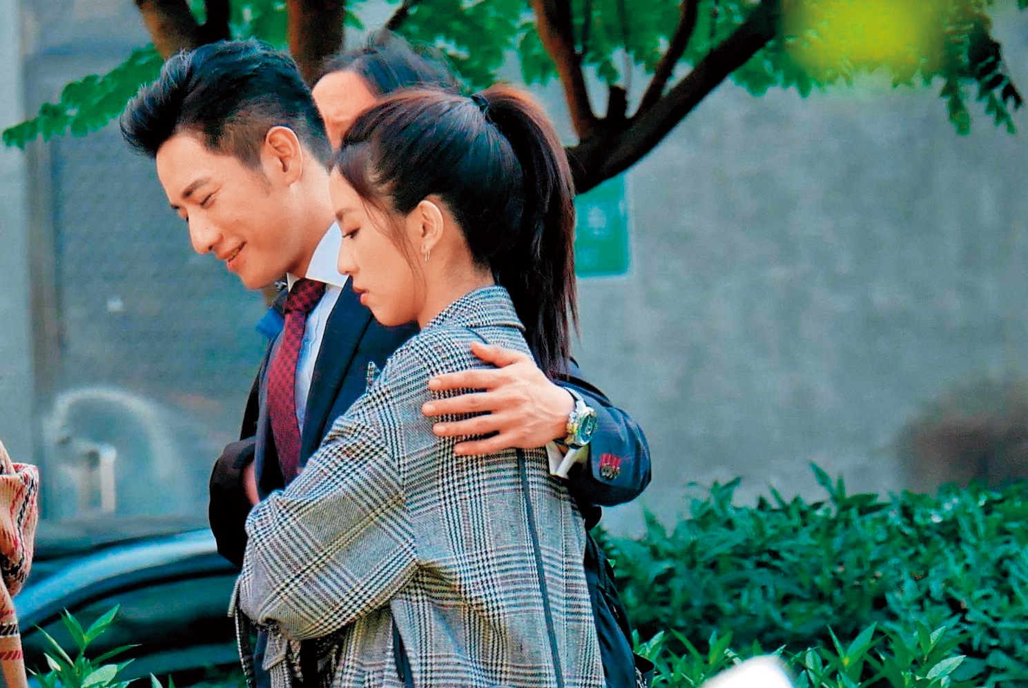 之前本刊就曾拍到周曉涵（右）跟周孝安在拍戲時的互動非常親暱，原來他們根本就是前任的男女朋友。