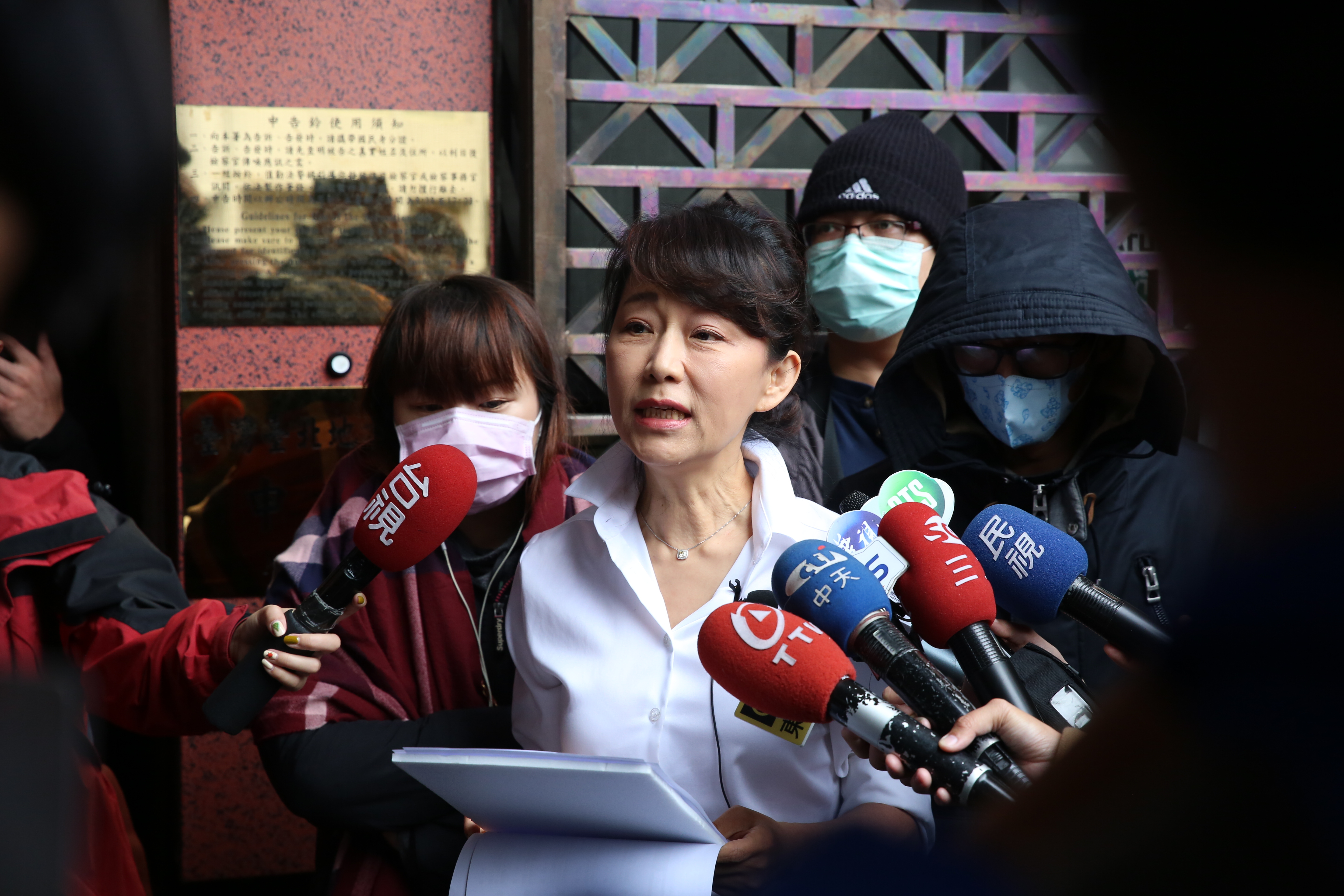 今日台北地院宣判，蕓賞珠寶及負責人嚴嘉慧各應賠償郭新政55萬元，合計110萬元，全案仍可上訴。