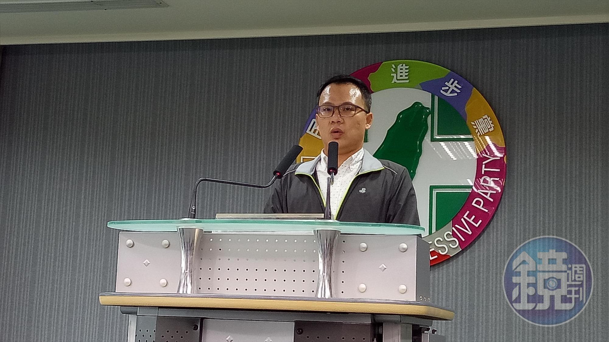 民進黨發言人林琮盛轉述中評會今決議開除郭信良黨籍。