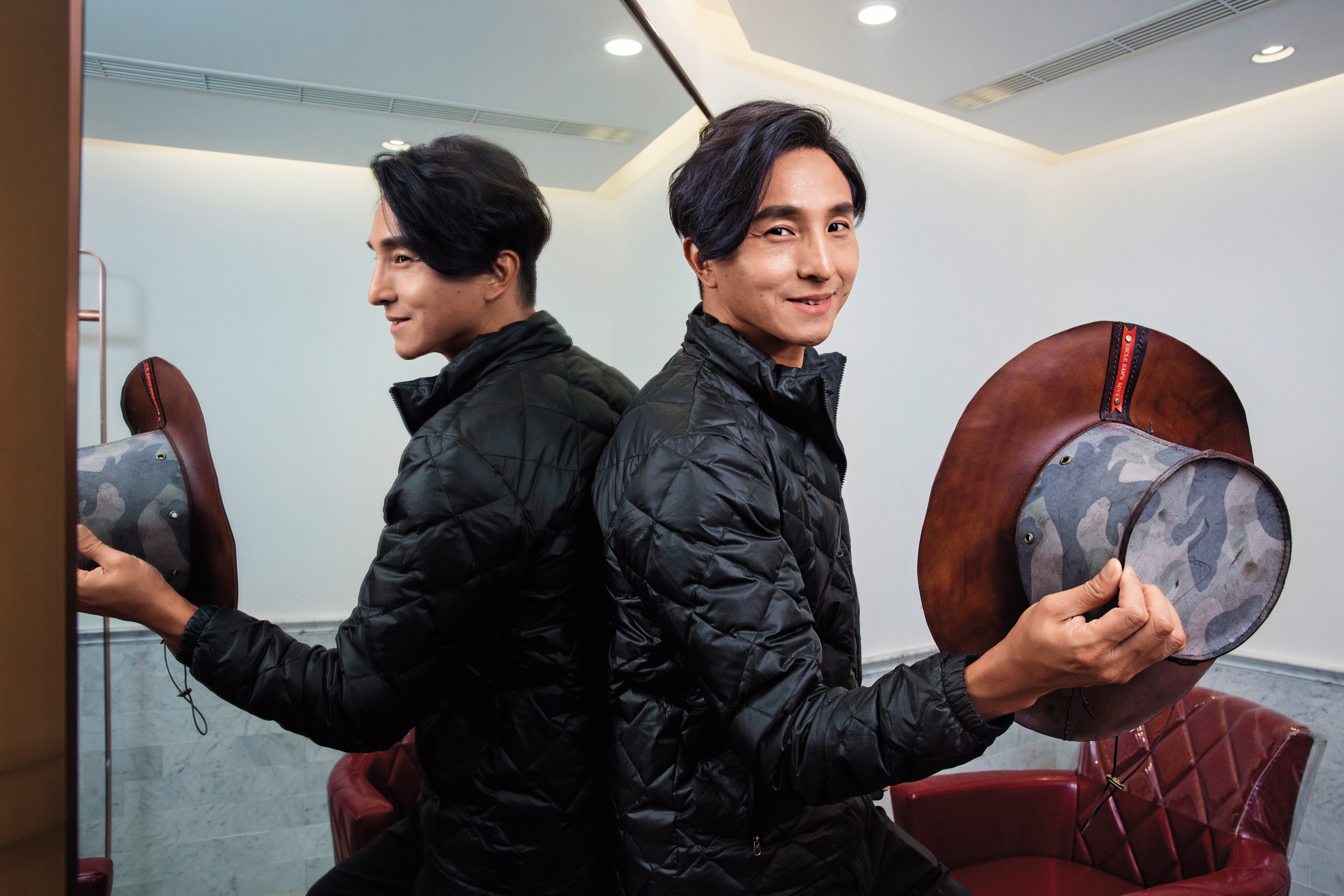 私下的王少偉相當戀家，因此對於房地產興趣濃厚，閒暇之餘就愛看相關資訊。