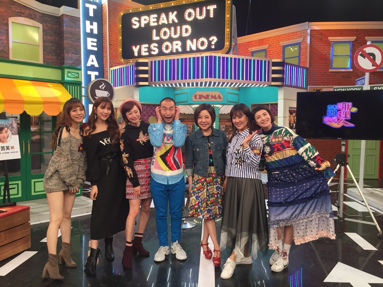 《請問你是哪裡人》日前邀請林姿佑、徐小可、茵芙、潘映竹及愷愷上節目討論女生群組都在聊些什麼話題。（衛視中文台）