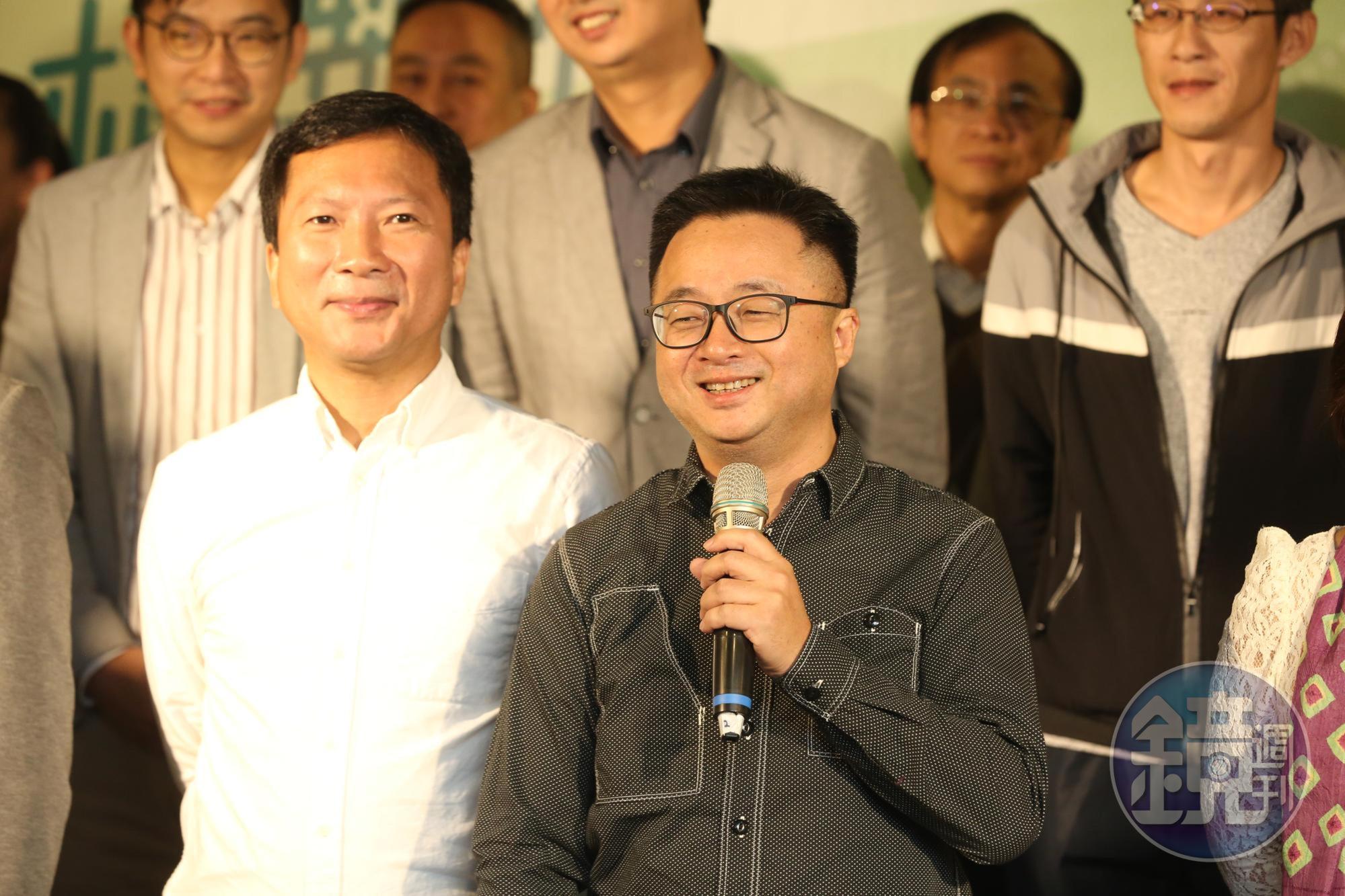 民進黨祕書長羅文嘉(前排右)今介紹新任黨務主管。