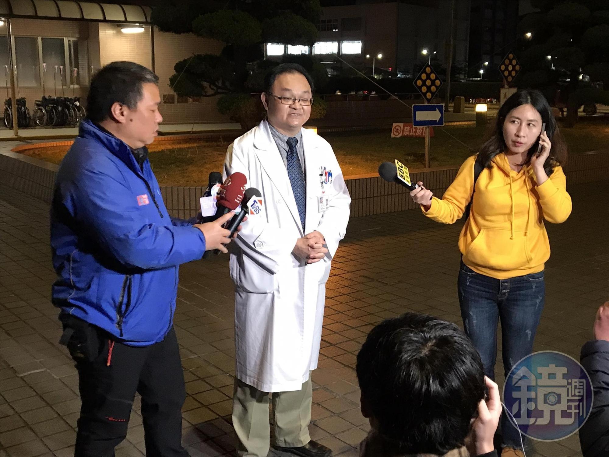 新光醫院急診科主任張志華表示文大景觀學系21歲女學生,目前正在與死神拚搏,並有轉院的打算。