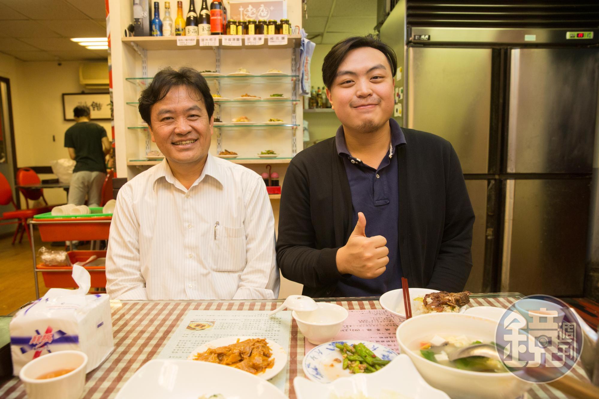 為了讓年輕人也懂品嘗江浙菜,熟客羅先生會帶兒子一塊到蔡萬興老店吃飯。