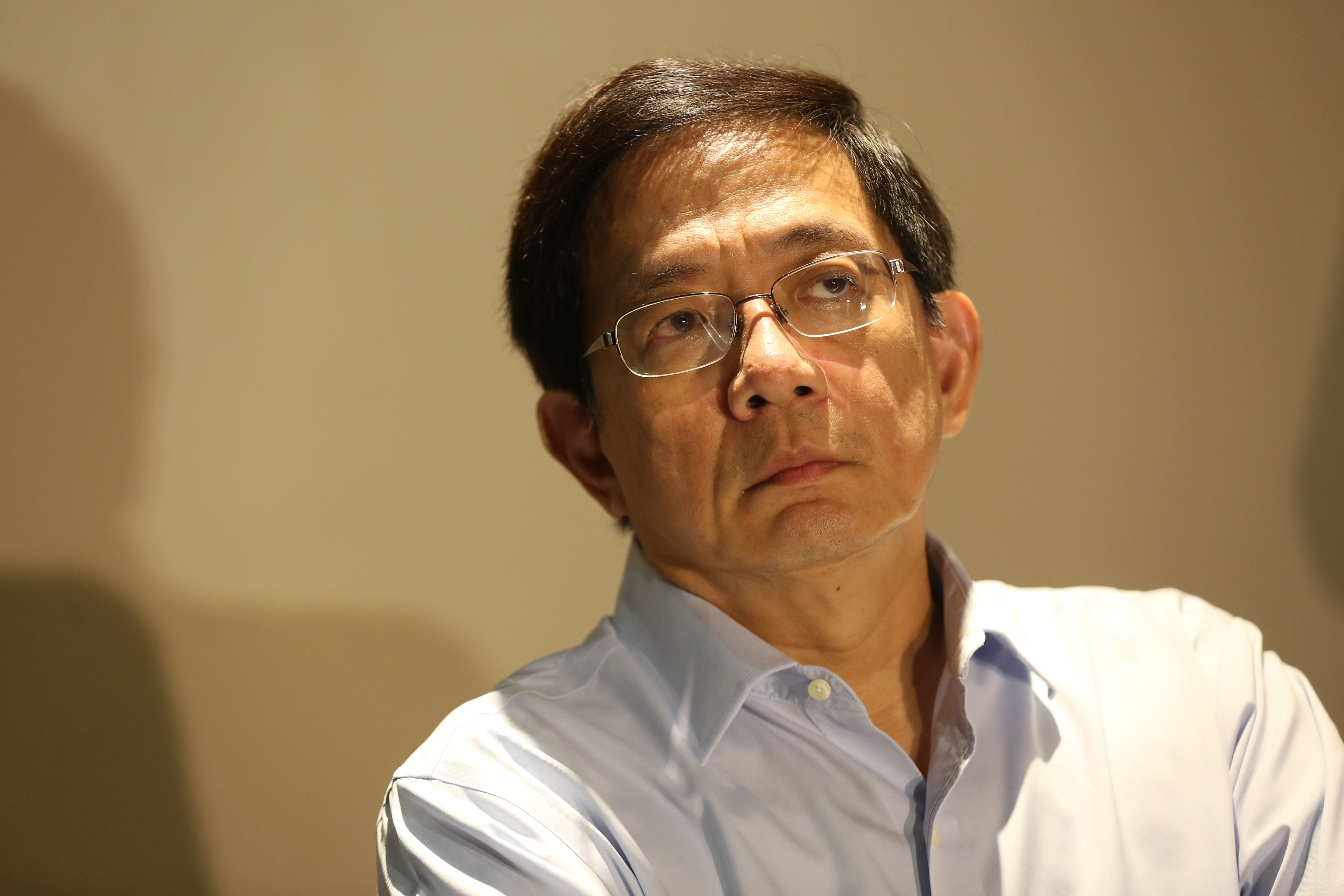 監委王幼玲、蔡崇義列出管中閔擔任公職15年來的兼職狀況一覽，收入總計超過1800萬元。 