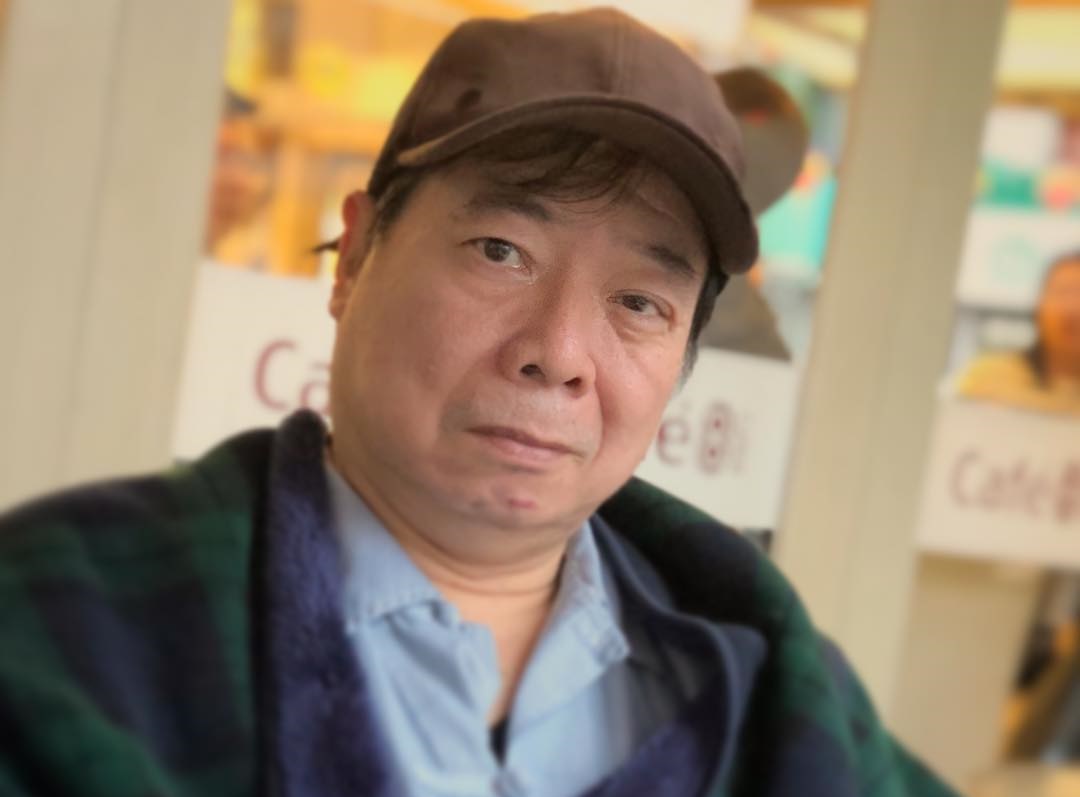  昨（13日）廖峻還PO出戴著帽子的帥照，問粉絲「帥沒？」相當幽默。（翻攝自廖峻粉專）