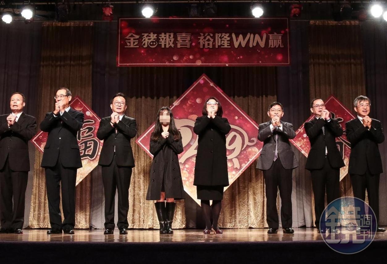裕隆集團執行長嚴陳莉蓮（右4），帶者女兒Michelle（左4）現身集團新春開工祈福，她強調會責無旁貸扛起集團重任。