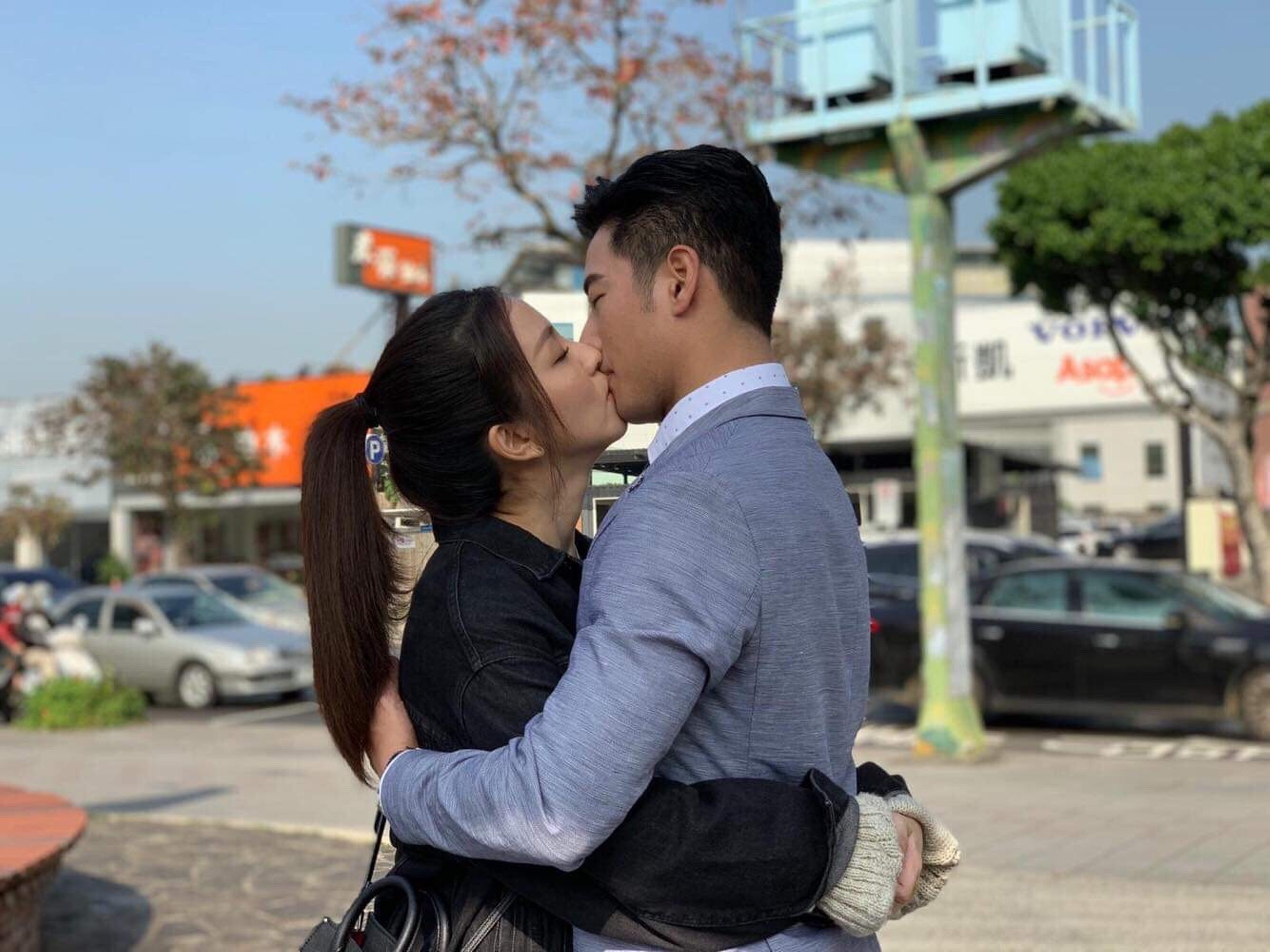 周曉涵和周孝安的吻戲讓收視率飆高。（三立提供）