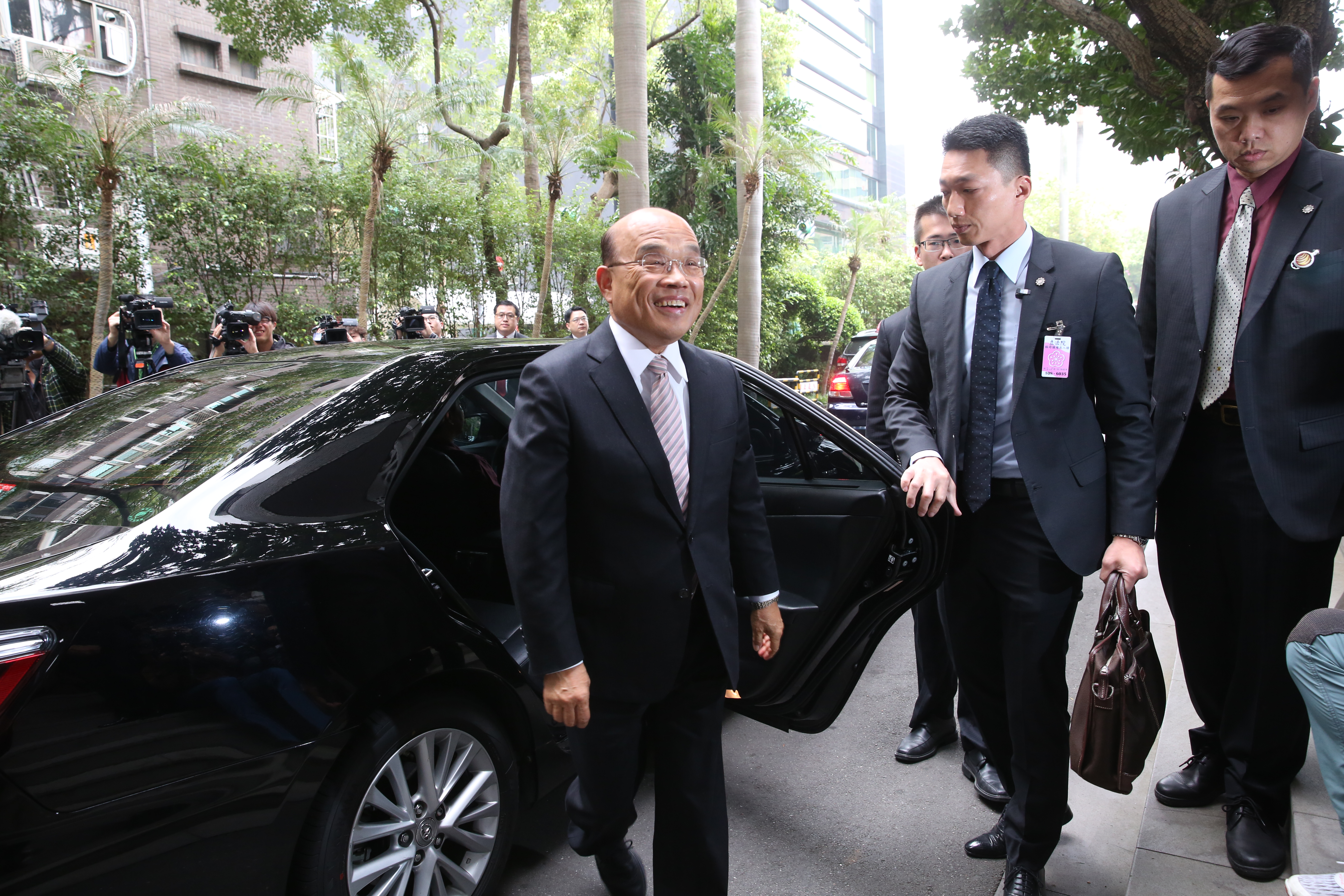 行政院長蘇貞昌上任後，今早首度到立法院進行施政報告及備詢。