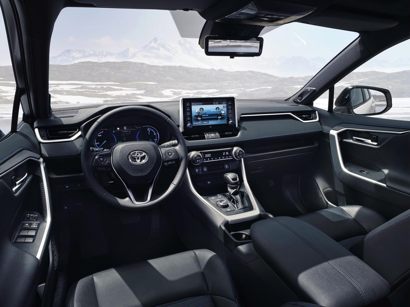 五代目RAV4 Hybrid油電版的座艙設計，與汽油版相差不大。