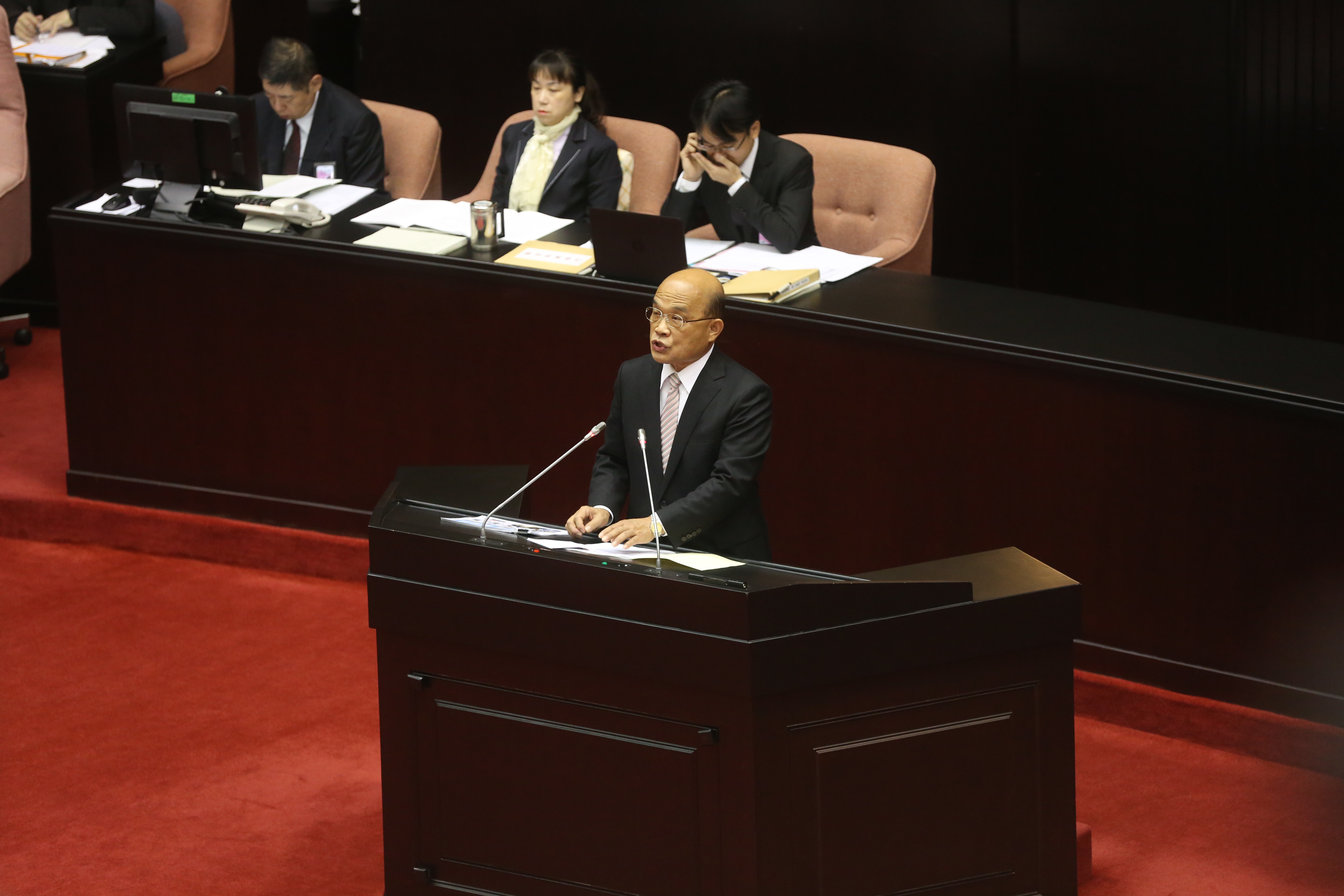 暌違13年，蘇貞昌再次站上立法院議場進行施政報告。