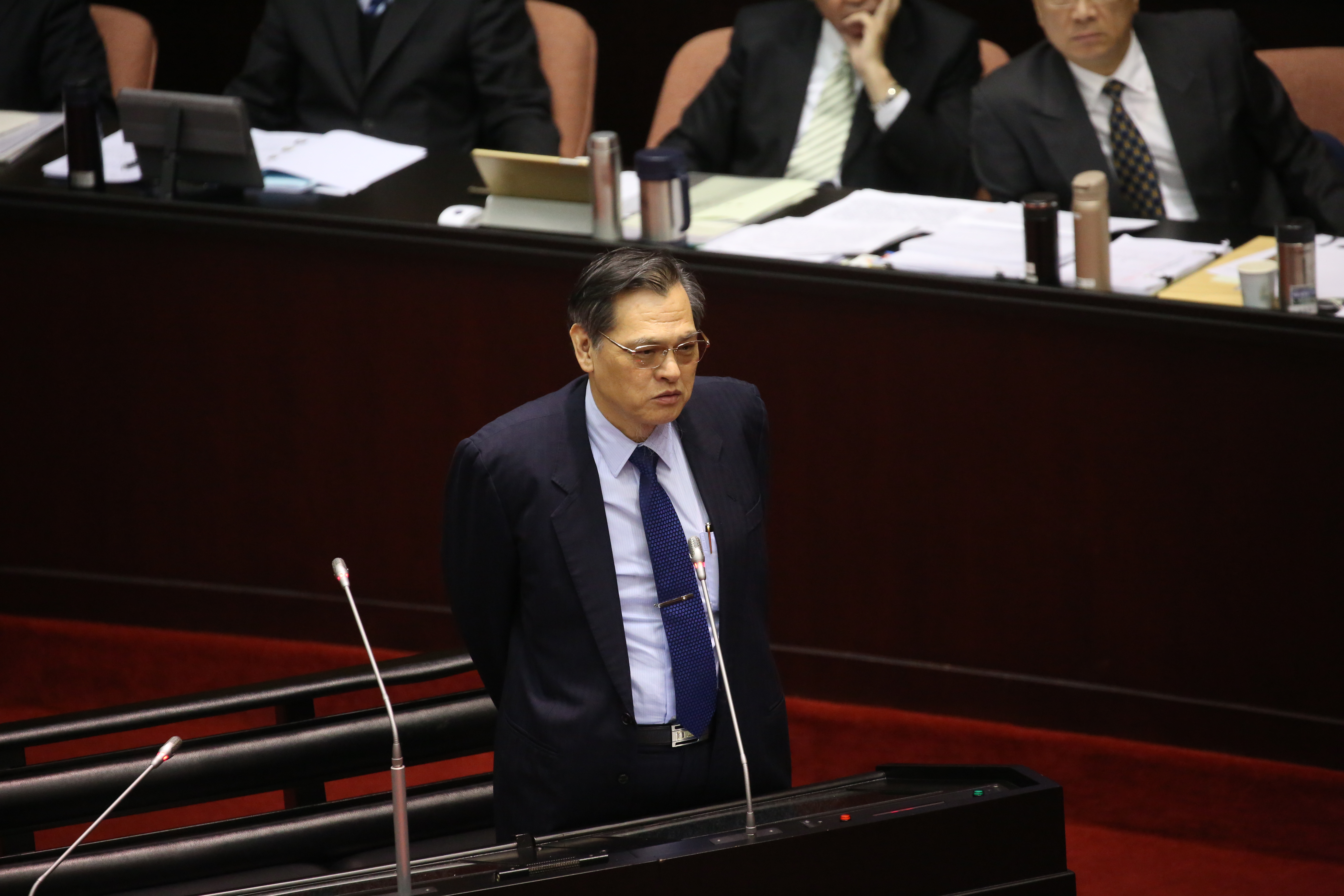 陸委會主委陳明通表示，規範退將赴中年限延長是針對行為，不是針對身分。