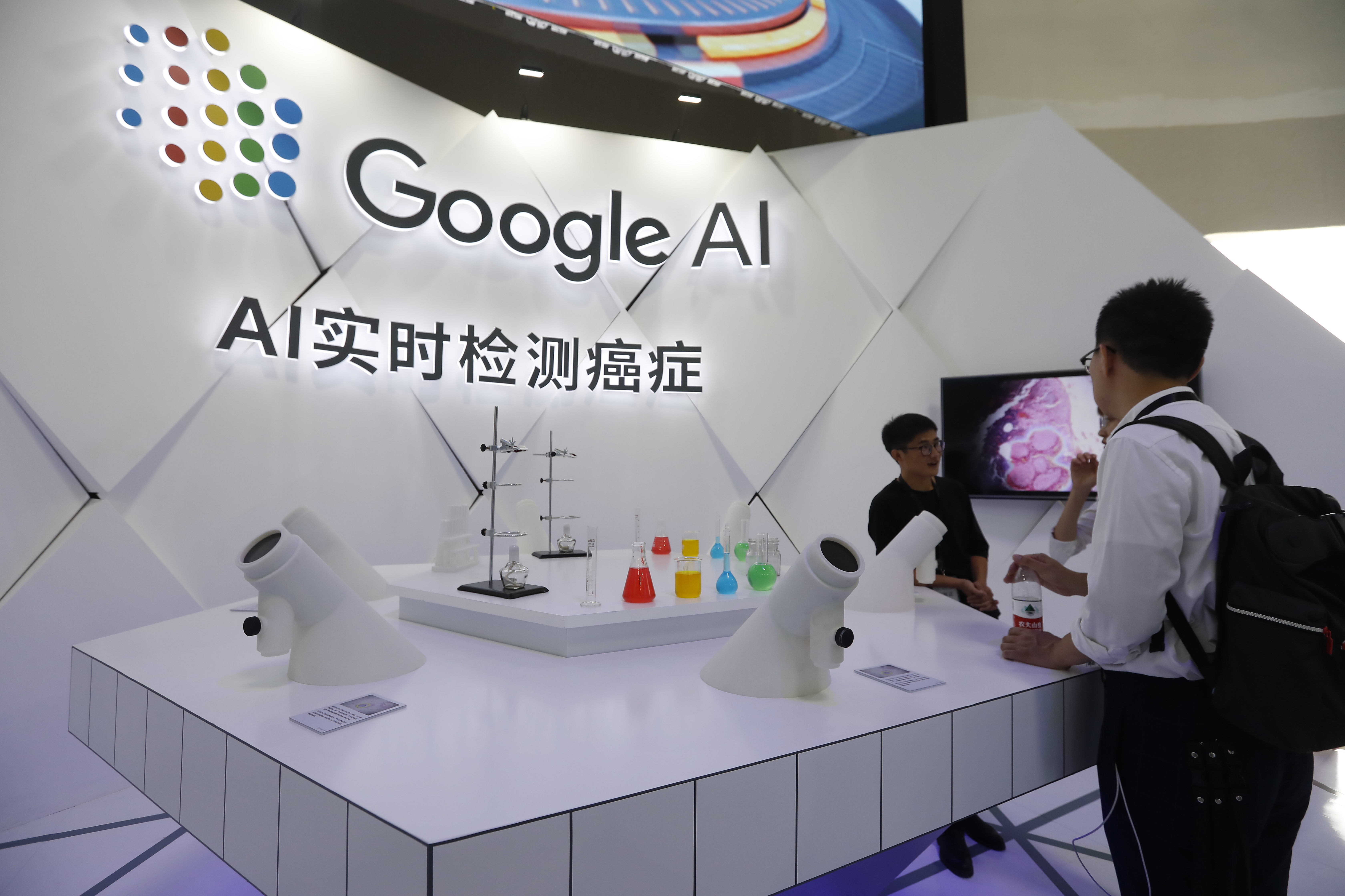 法人普遍認為，醫療產業導入AI，能大幅提升執行效率，使得營收空間增加。（東方IC）