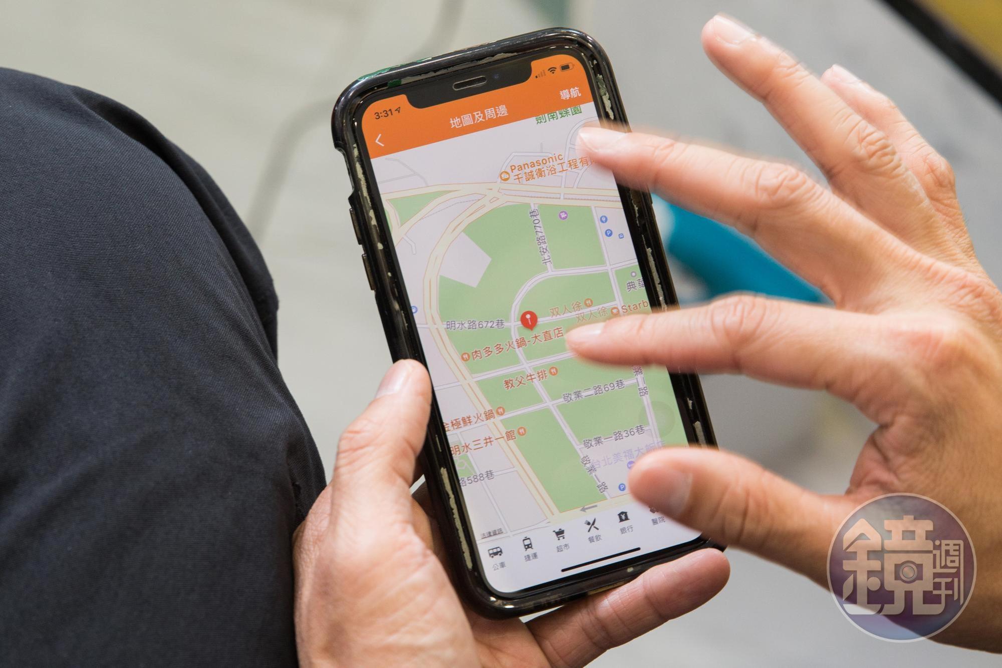 王少偉的手機滿載國內外房地產App，工作空檔之餘就打開查看。