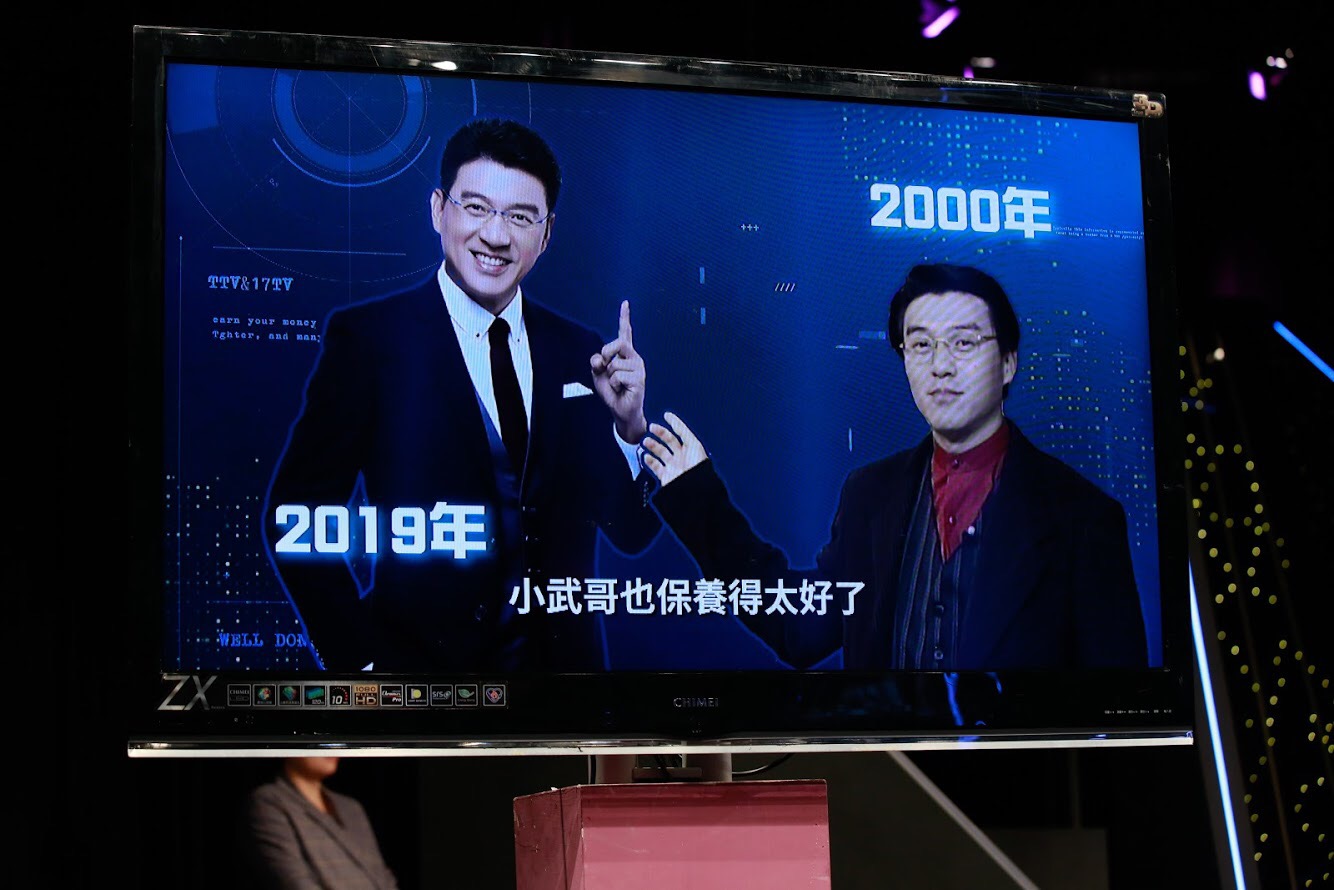 記者會上秀出謝震武19年前的嫩照，謝震武自誇也太會保養。