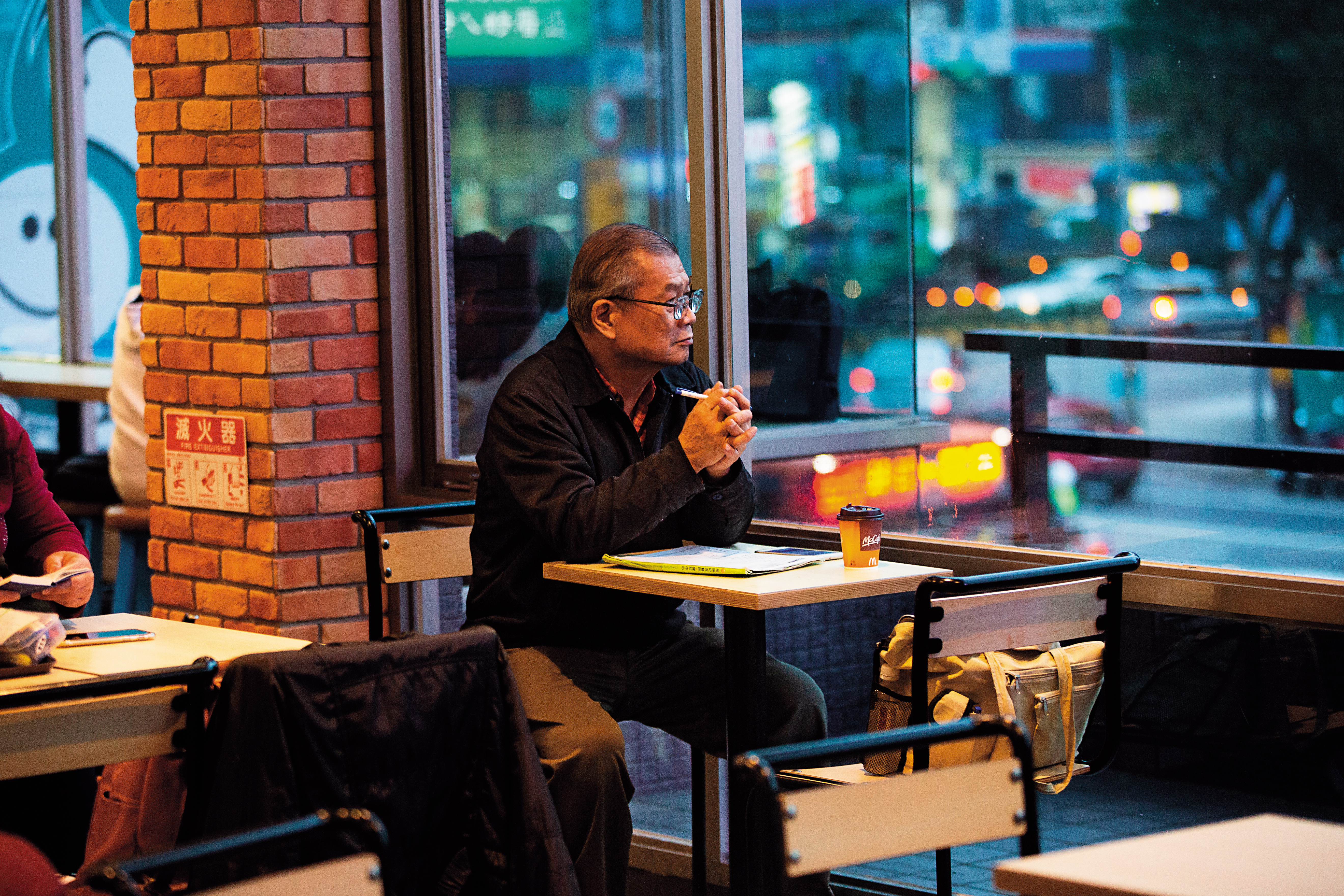 林爸無家可歸時,經常買一杯咖啡,在麥當勞夜宿整晚,在這書寫自傳或者做產品研發。