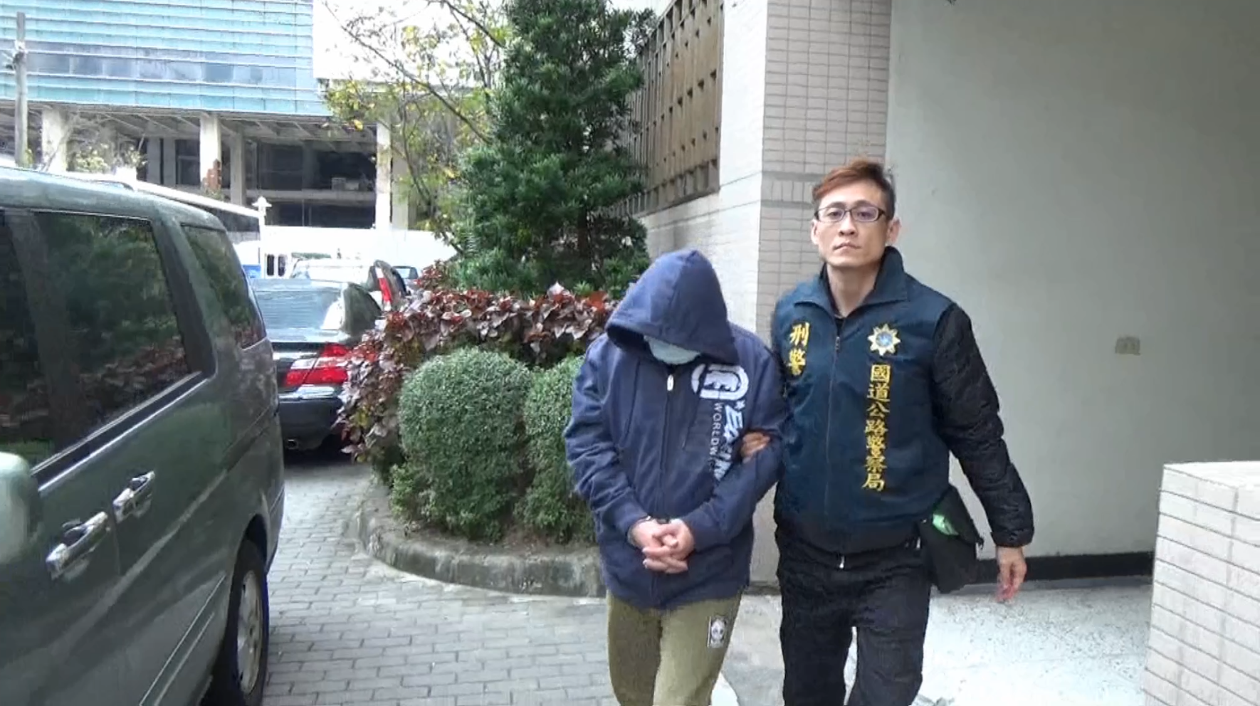 「名藝紋身坊」刺青師陳建勳種植大麻遭到刑事局逮捕。（刑事局提供）