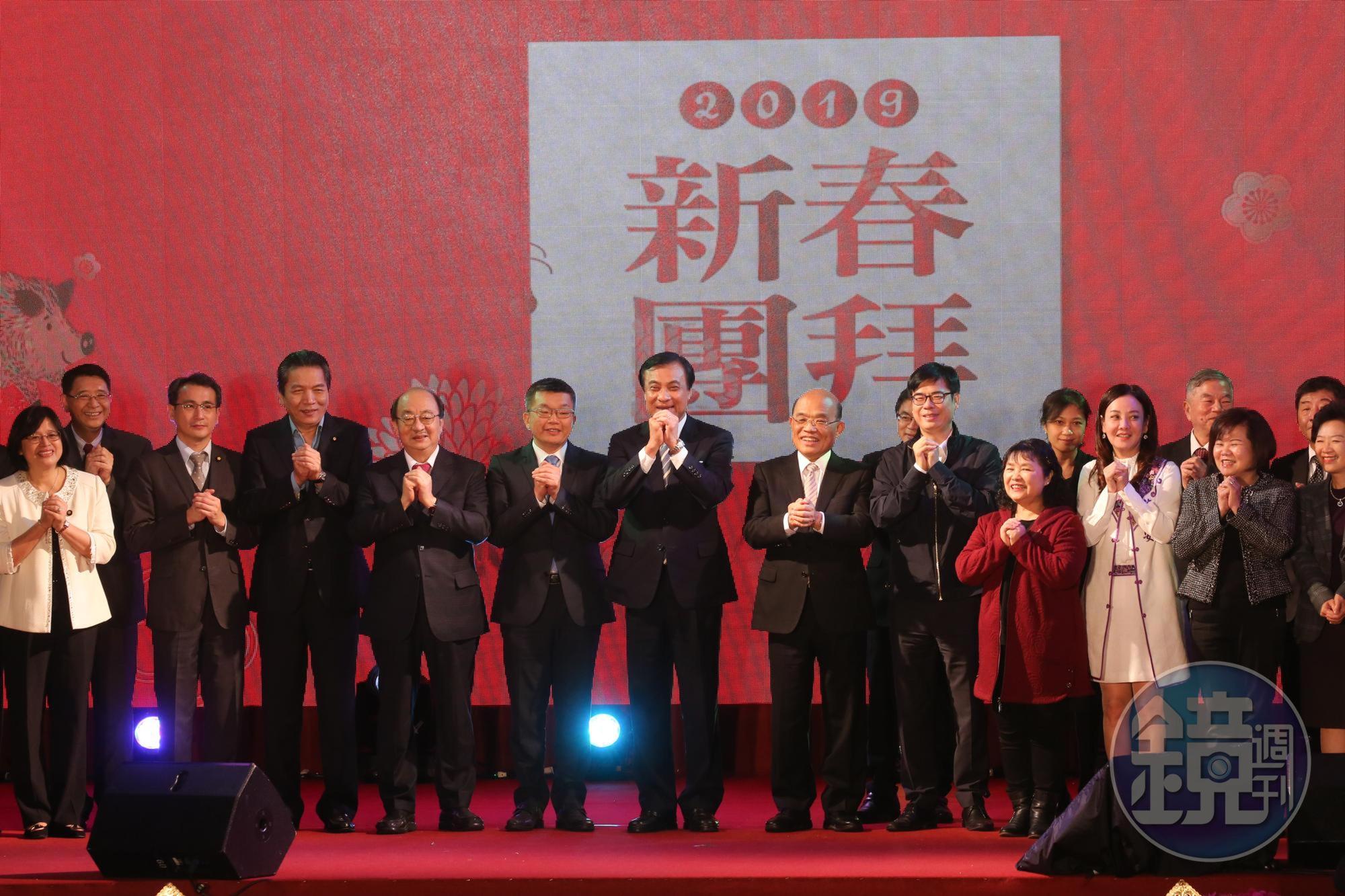 立法院長蘇嘉全、行政院長蘇貞昌率領立委、行政團隊拜年。