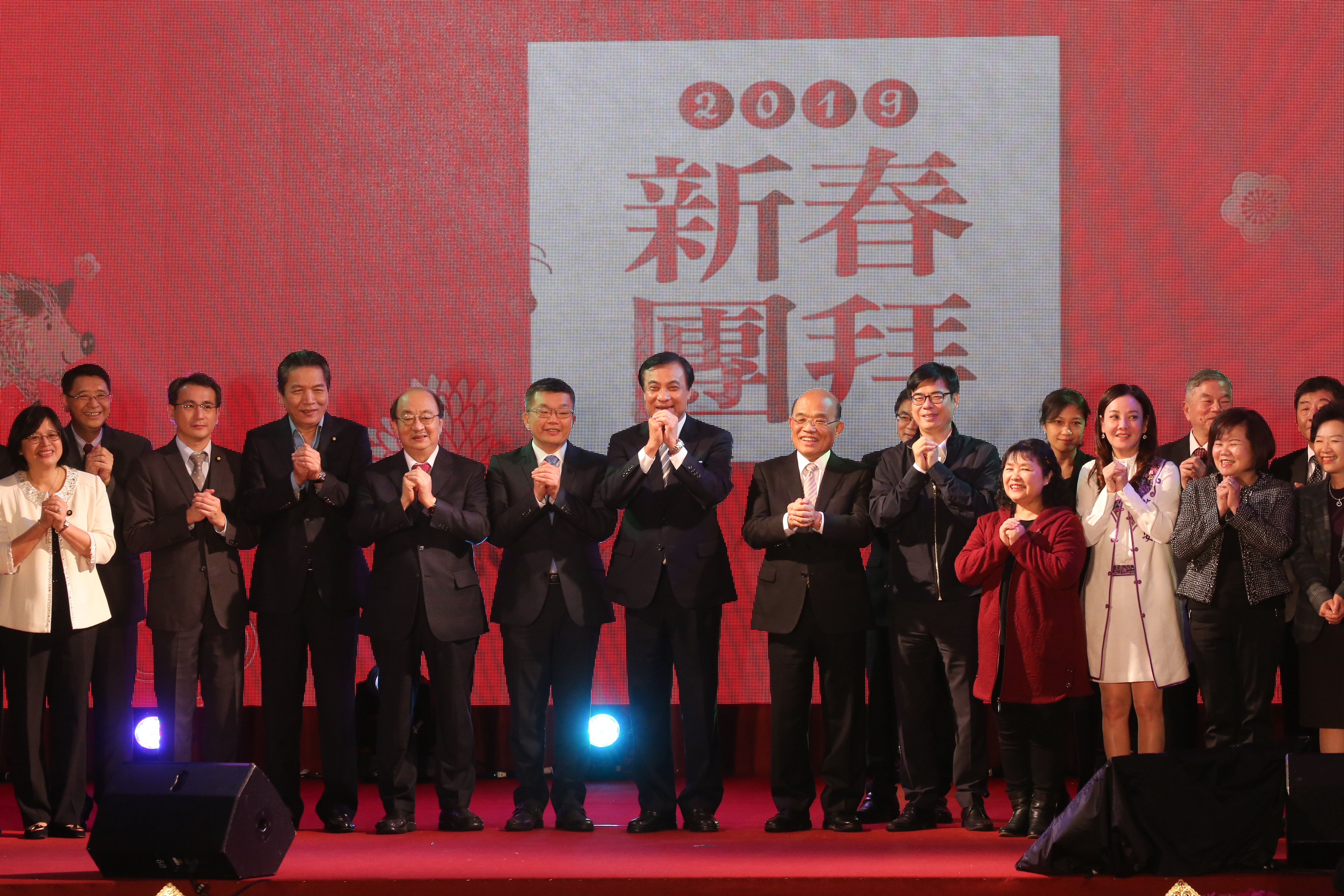 立法院長蘇嘉全、行政院長蘇貞昌率領立委、行政團隊拜年。