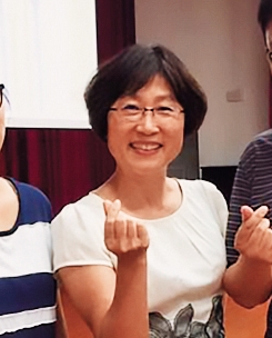 雙城國小校長林美秀(中)2013年上任,遭控逼退優良教師。(翻攝林美秀臉書)