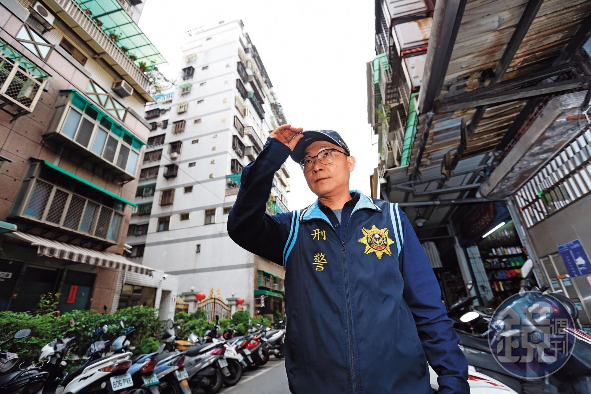 當年參與偵辦割喉命案的警官林蚵藤帶記者重回案發現場,回憶當年林吉杉行凶時殘忍的手段,至今仍覺得印象深刻。