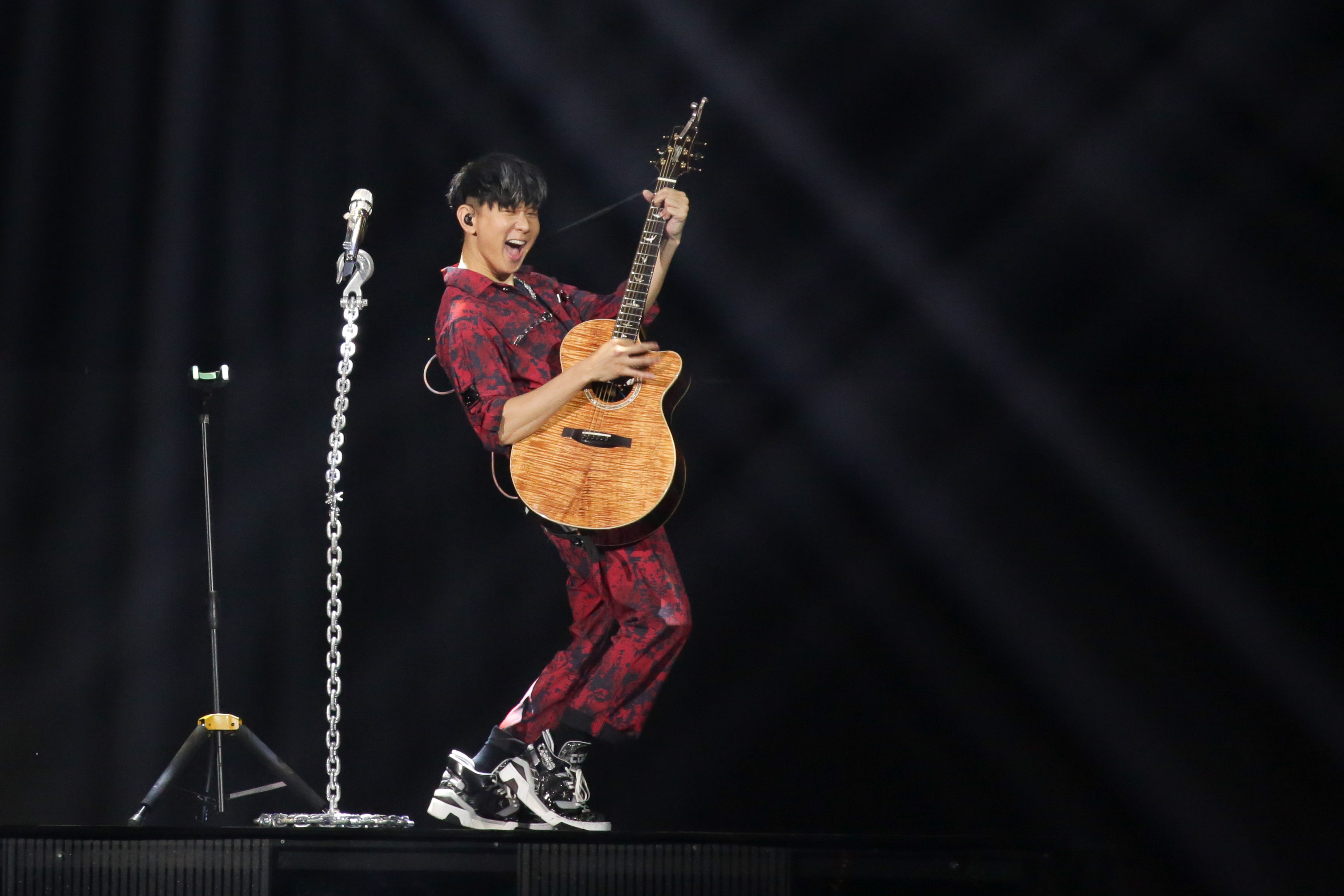 林俊傑《聖所》第二場，又唱又跳賣力演出。