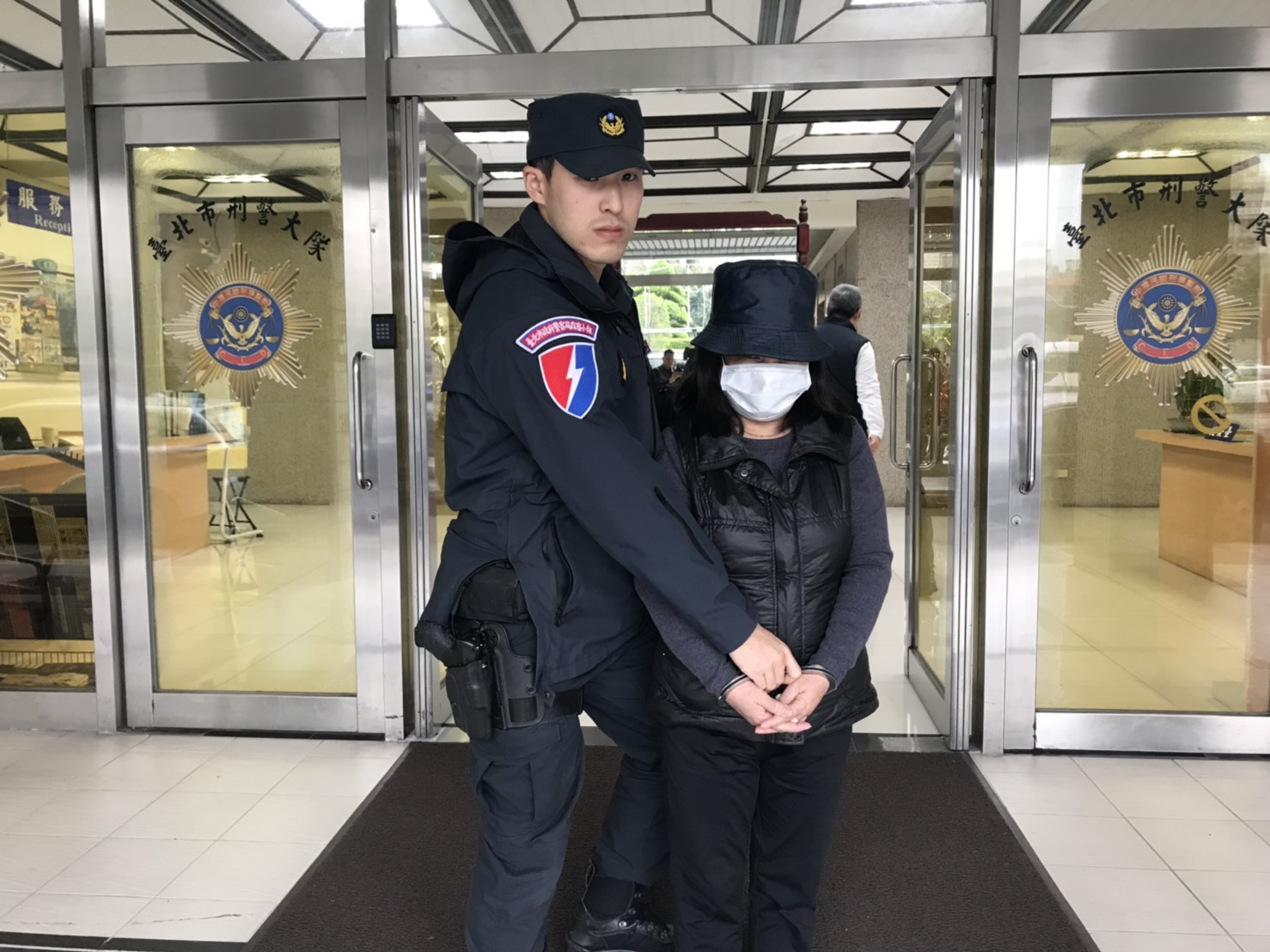越南籍陳女自稱心臟不好，沒錢動手術才下手行竊。（警方提供）