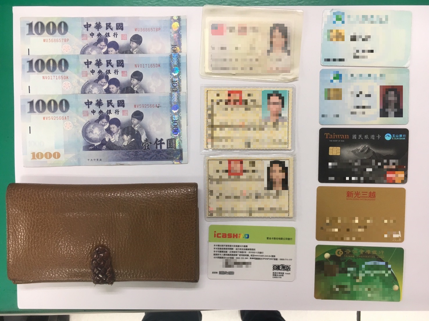 越南籍陳女得手皮包內3千多元,還來不及花就被逮。(警方提供)