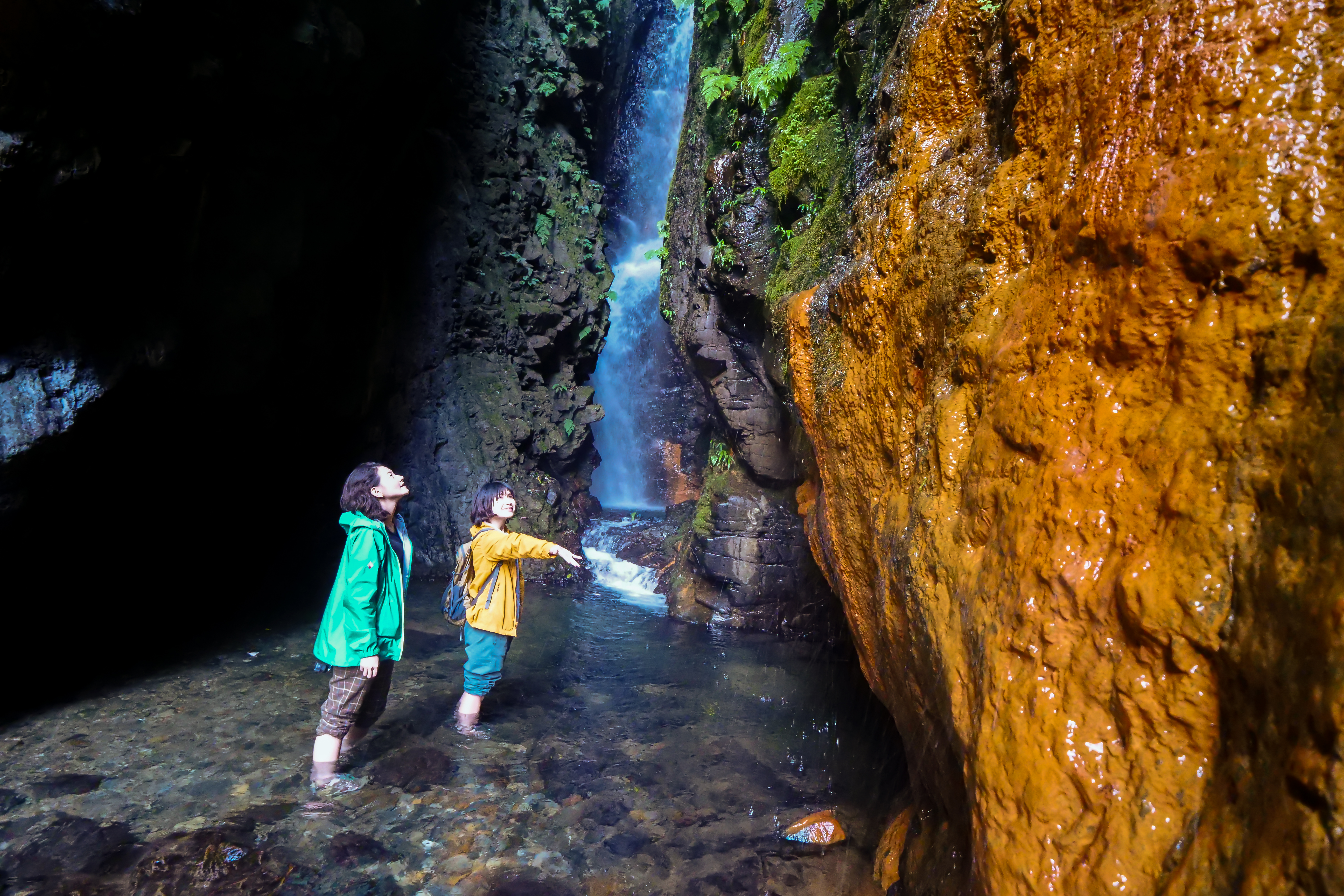 摩摩納爾瀑布有著空靈之美。