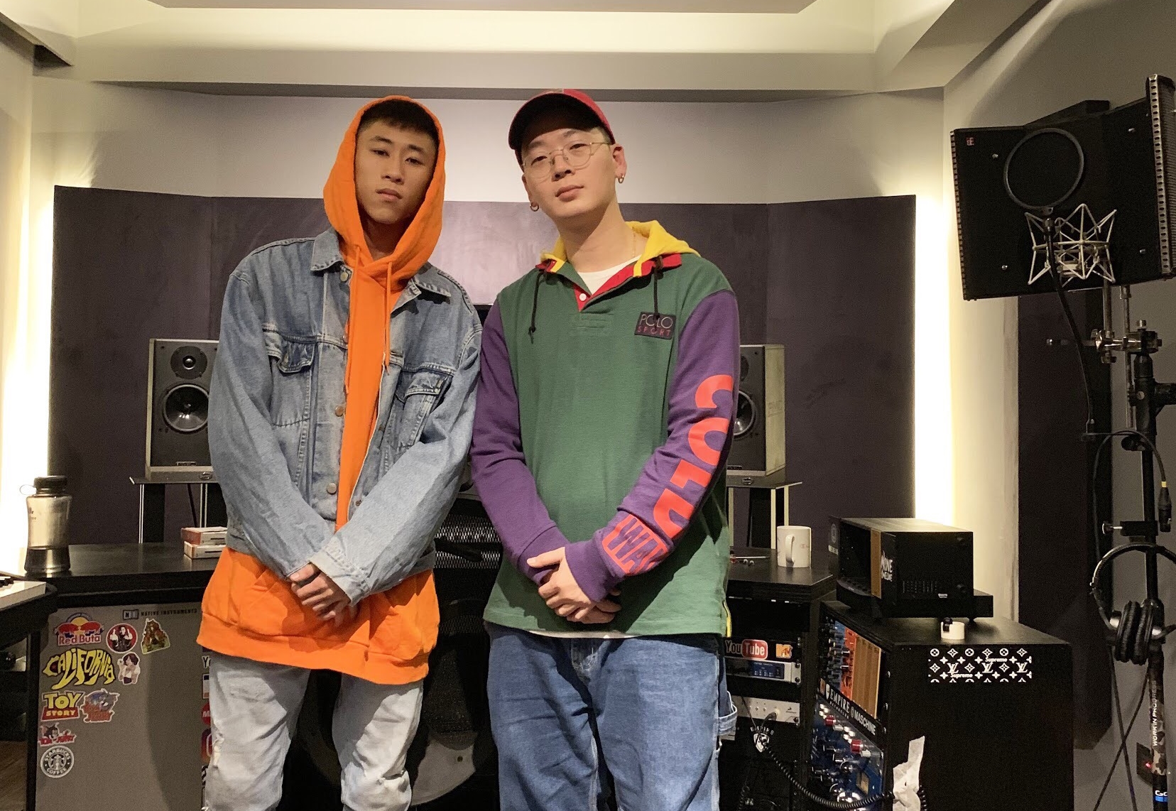 艾文同學新單曲〈在教室〉，邀來嘻哈歌手「老莫 ILL MO」合作。（混血兒娛樂提供）