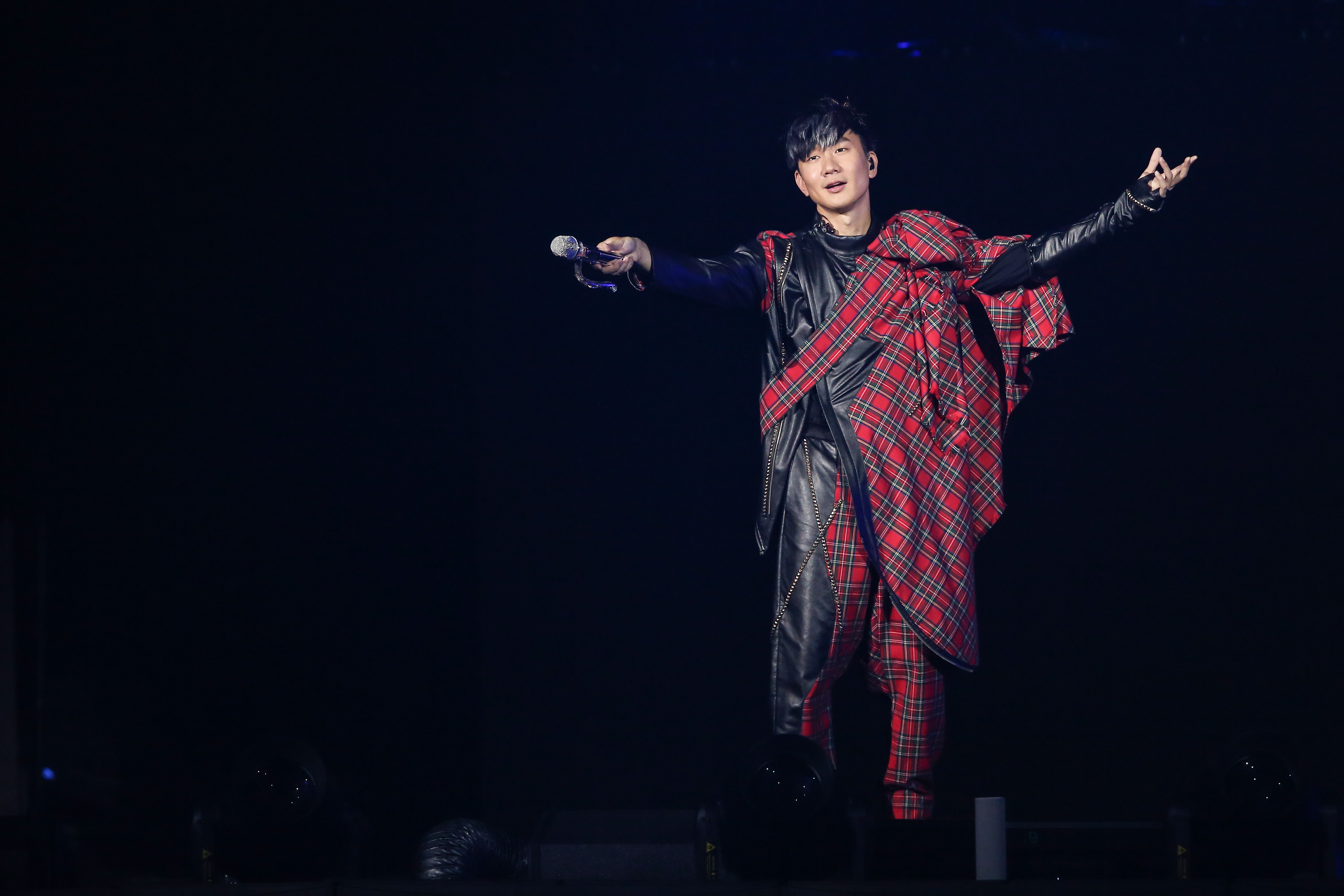 林俊傑在小巨蛋舉辦的《聖所》演唱會邁入最後一場。