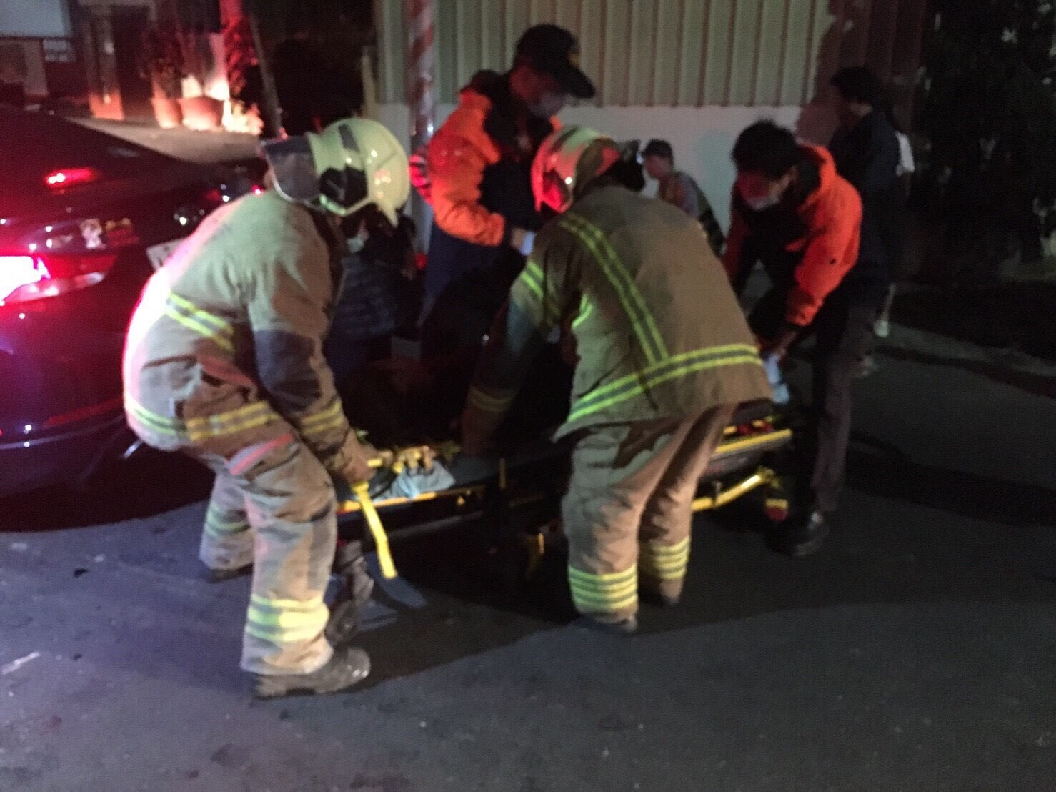 一名1歲半男童在現場就已經沒呼吸心跳，送醫救治後仍回天乏術。（警方提供）
