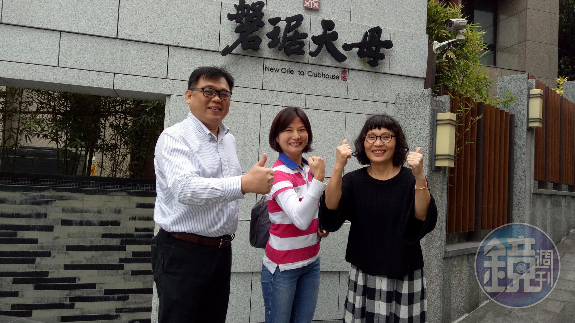曾富榆(中)的競選團隊以她的鄰居為主,都是第一次參與選戰的雜牌軍。