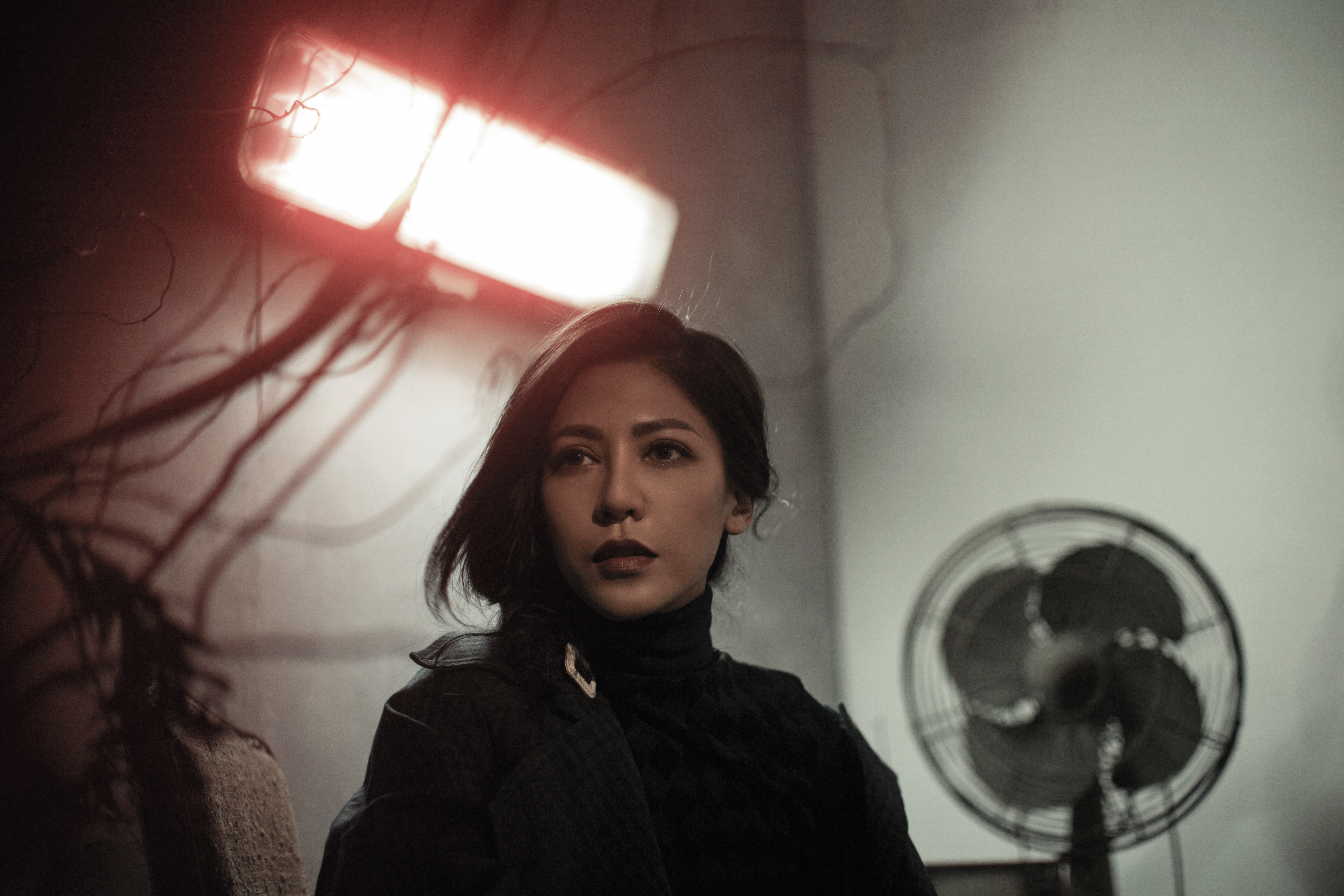 面對負面評論，雖傷未垮，「我自己知道我本來就不是完美的人， 不論如何就來吧。」是她牡羊座的直率。