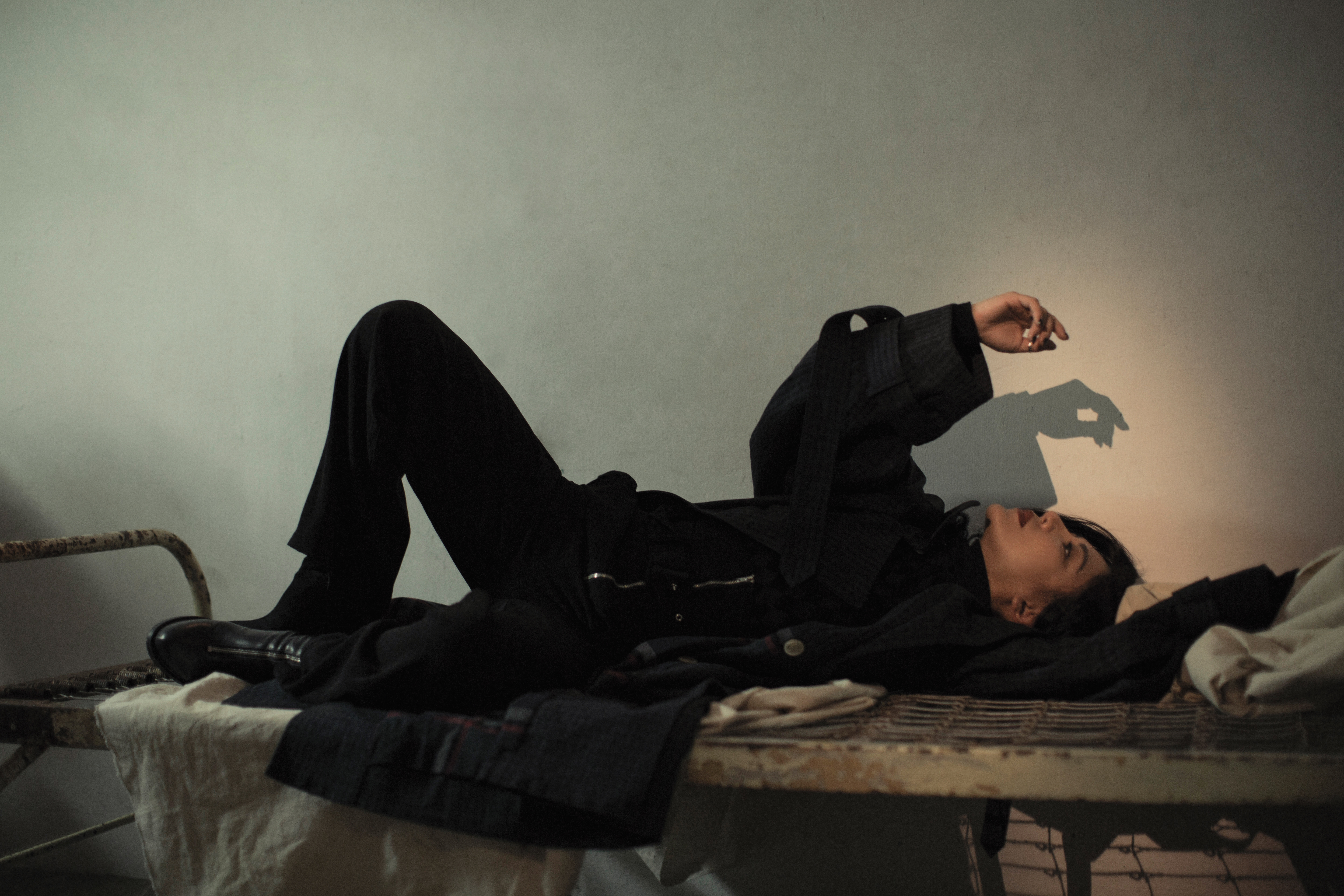 去了西班牙巴塞隆納找靈感, 艾怡良卻在旅程中感到焦慮,最後才理解,每段時光都會自動濃縮成很神奇的思考模式。