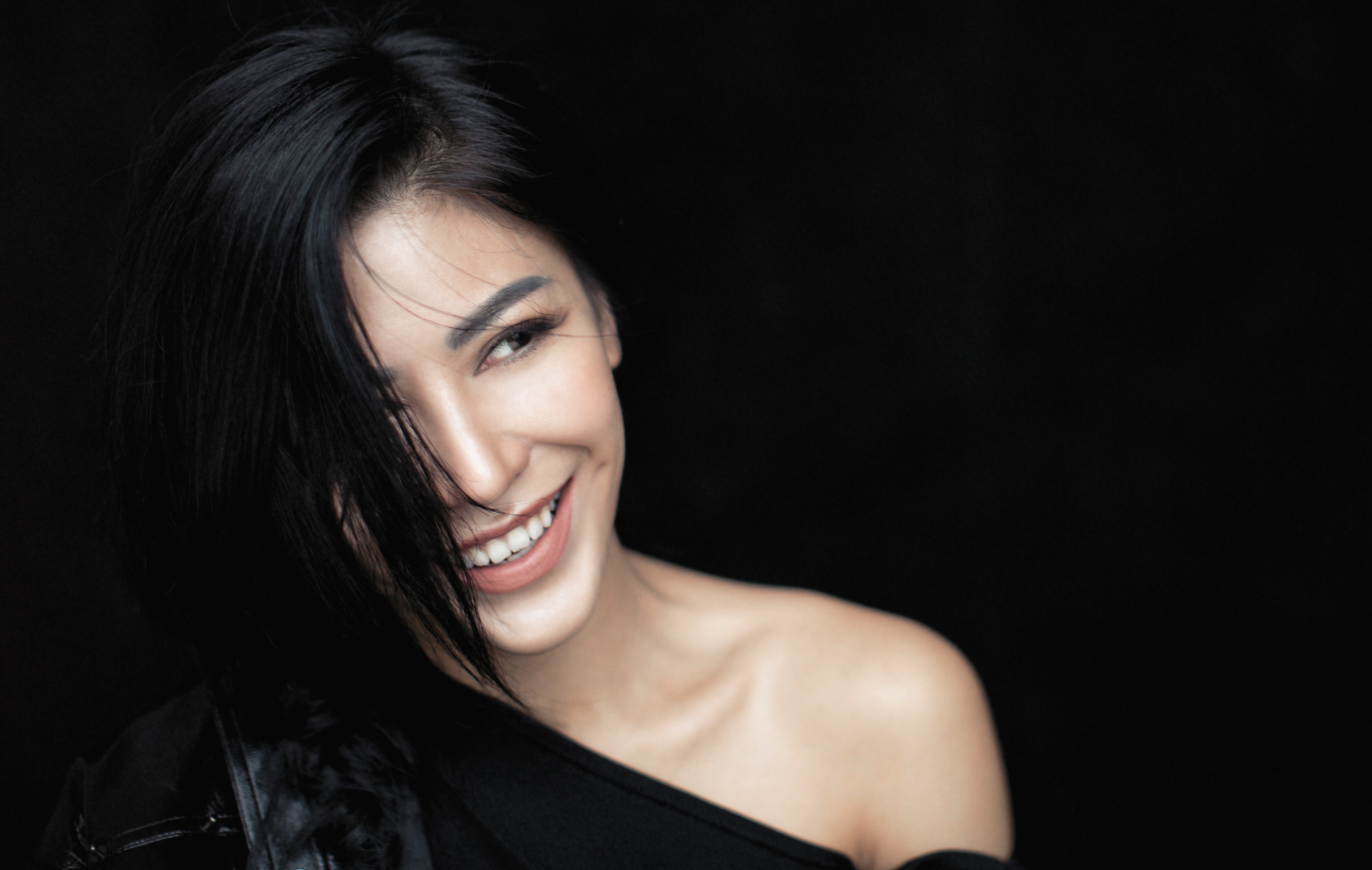 之前拿到的金曲獎，對艾怡良來說，是榮耀，但情緒波動之大帶來的後座力，讓她拉扯了很久後才能繼續往前走。