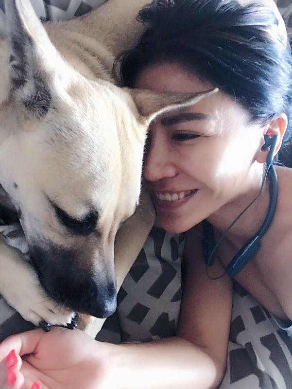 艾怡良認領愛犬之前，失眠了一個星期。（翻攝自艾怡良臉書）